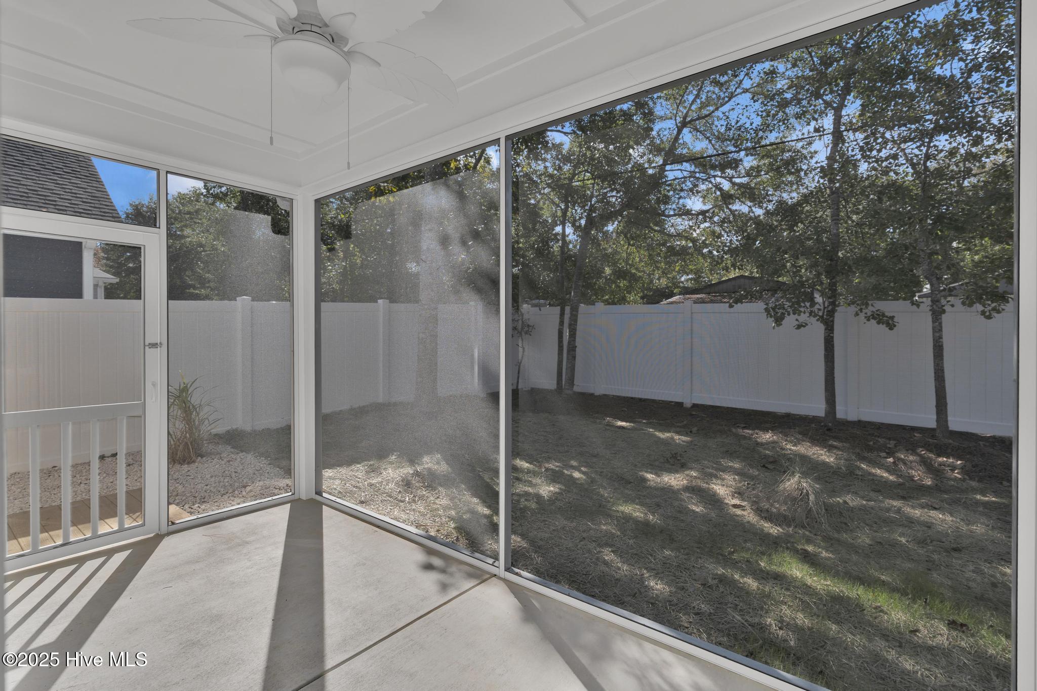 100527490 | Photo 32