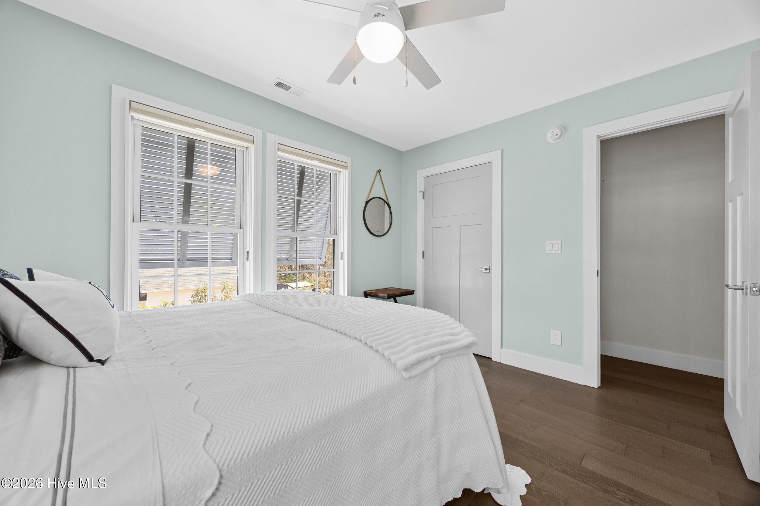 100562849 | Photo 33