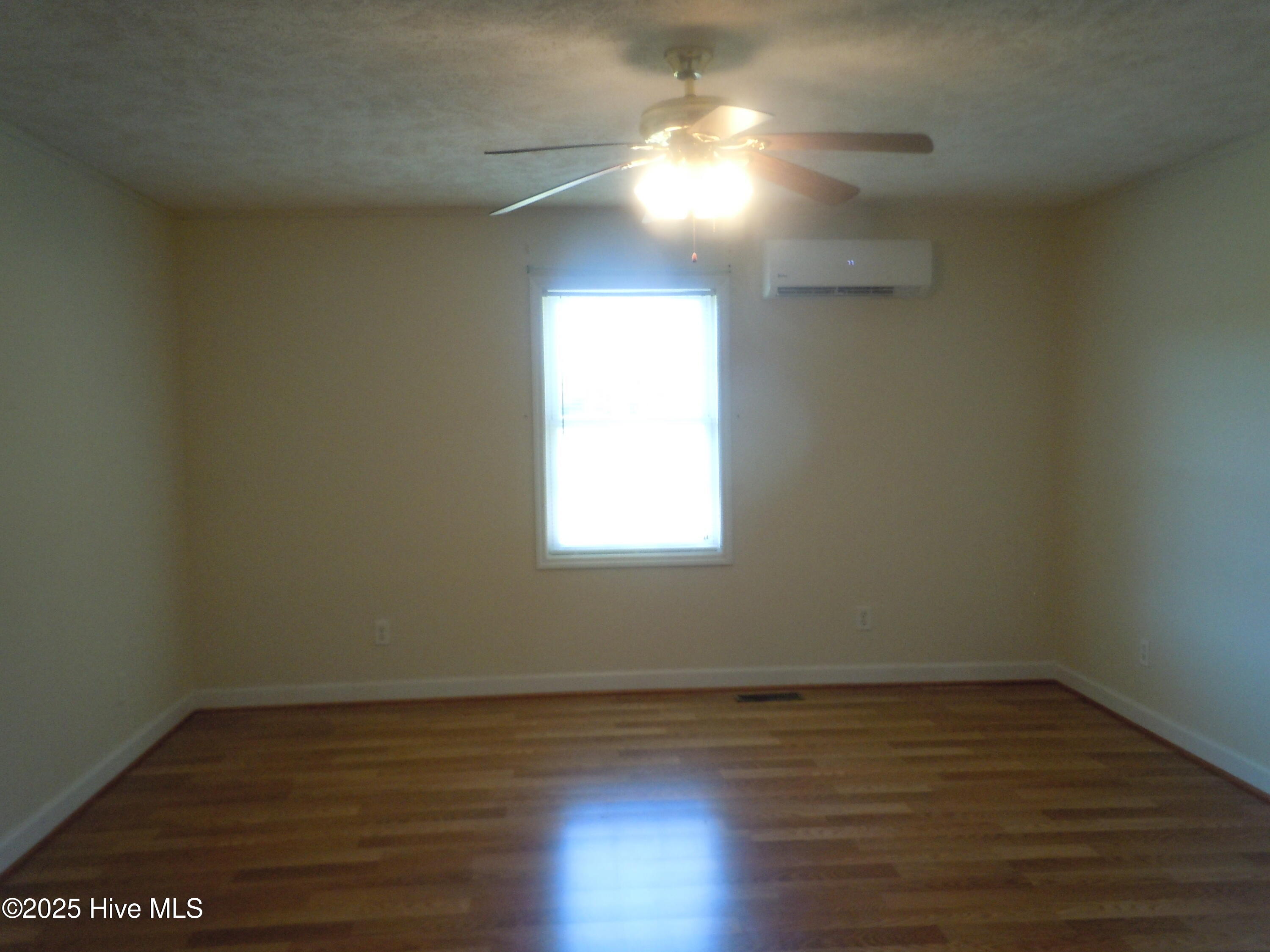 100528671 | Photo 25