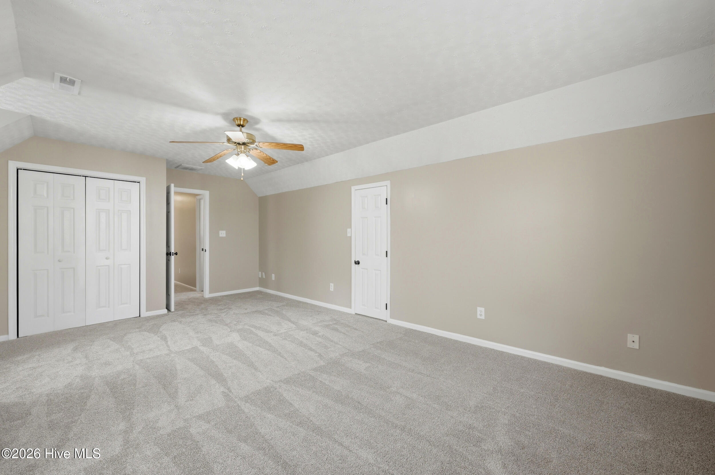 100559953 | Photo 35