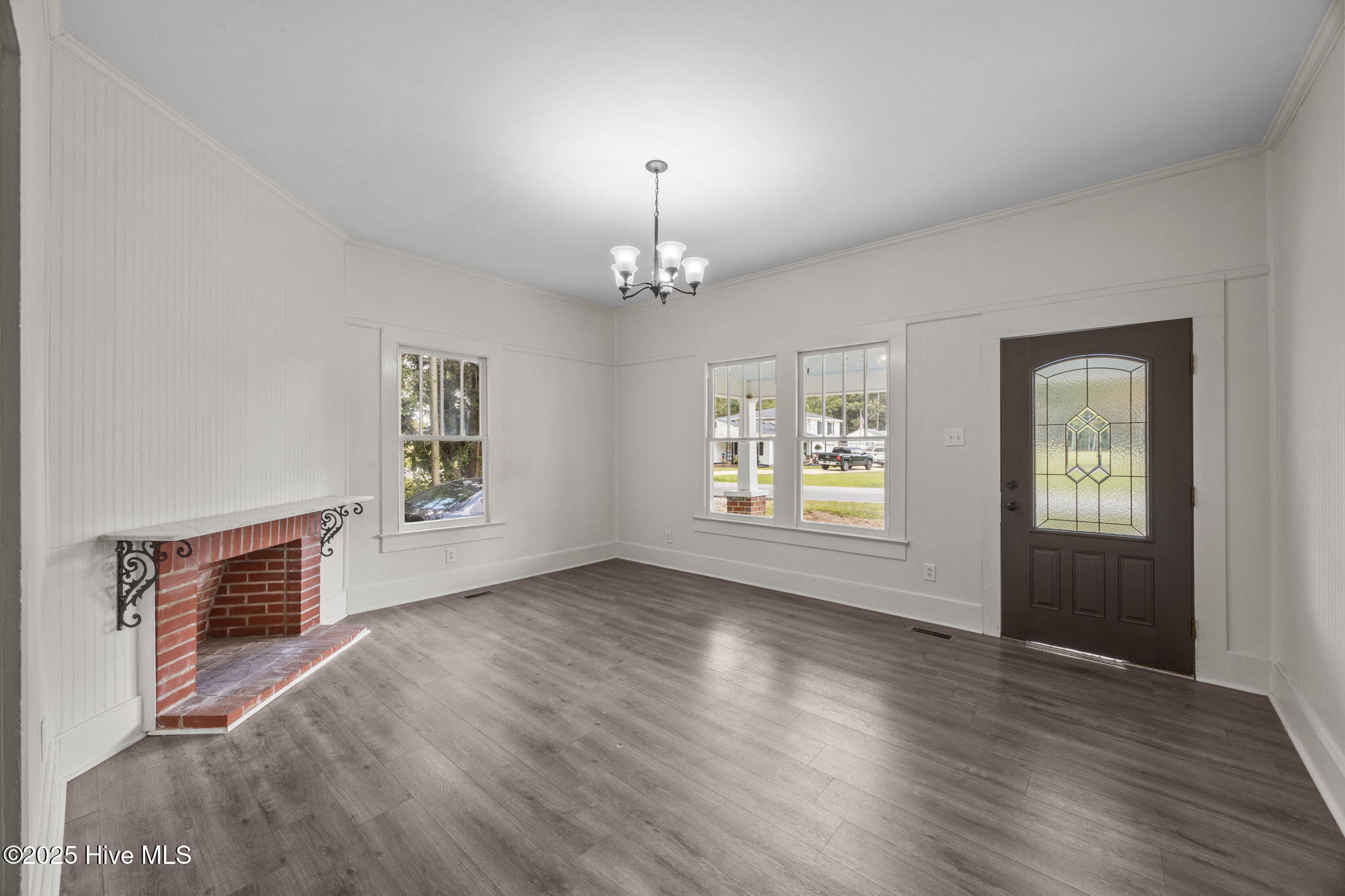 Charming Front Entry