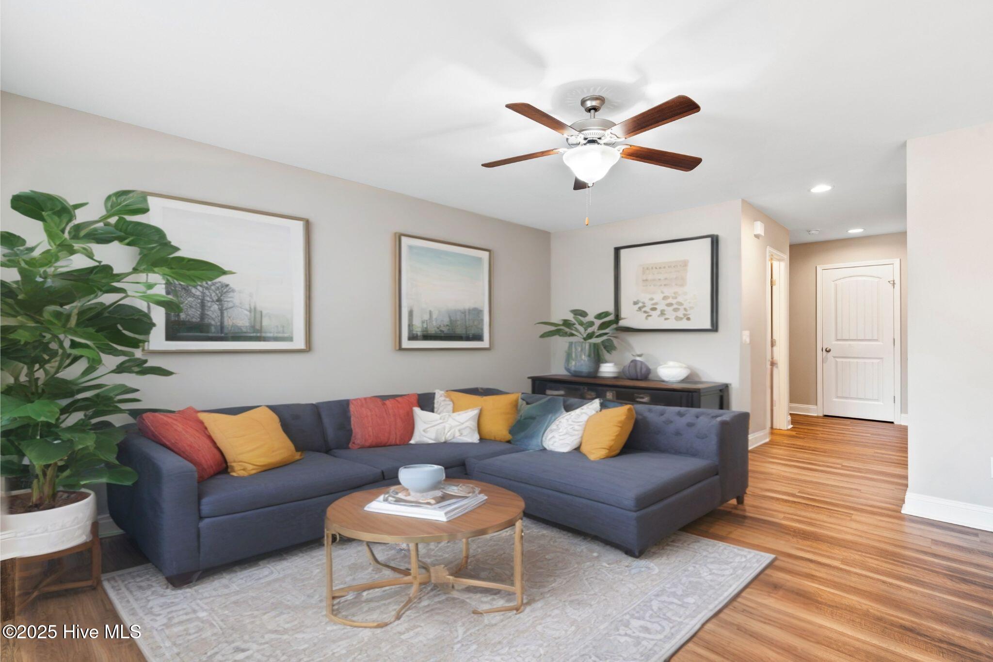 100523532 | Photo 16