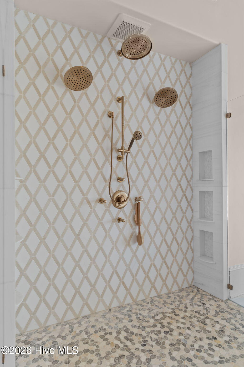 100552689 | Photo 63