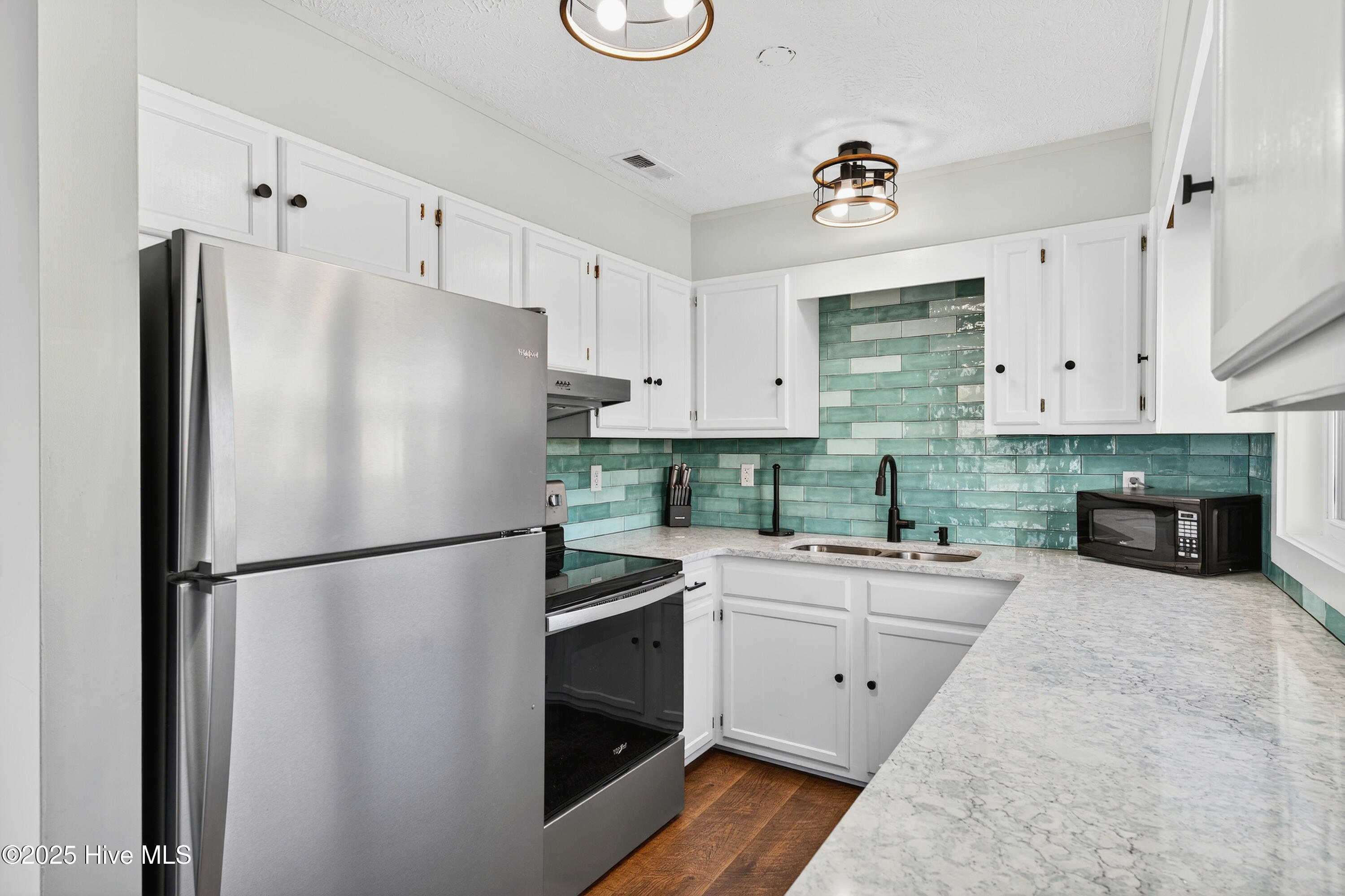 100537887 | Photo 39