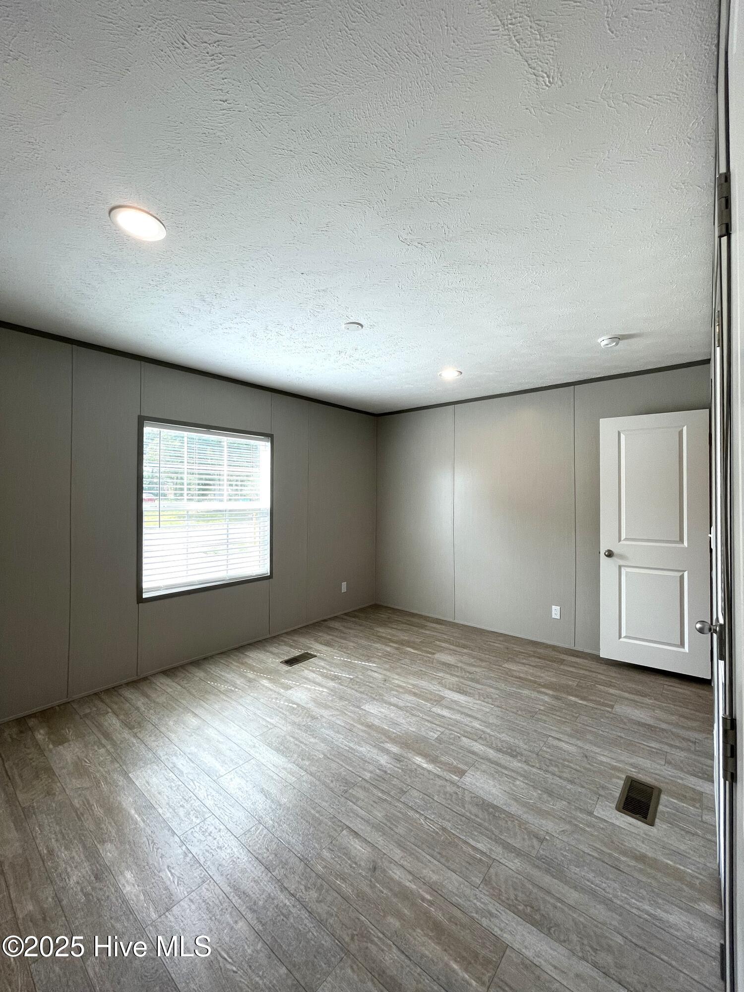 100507283 | Photo 19