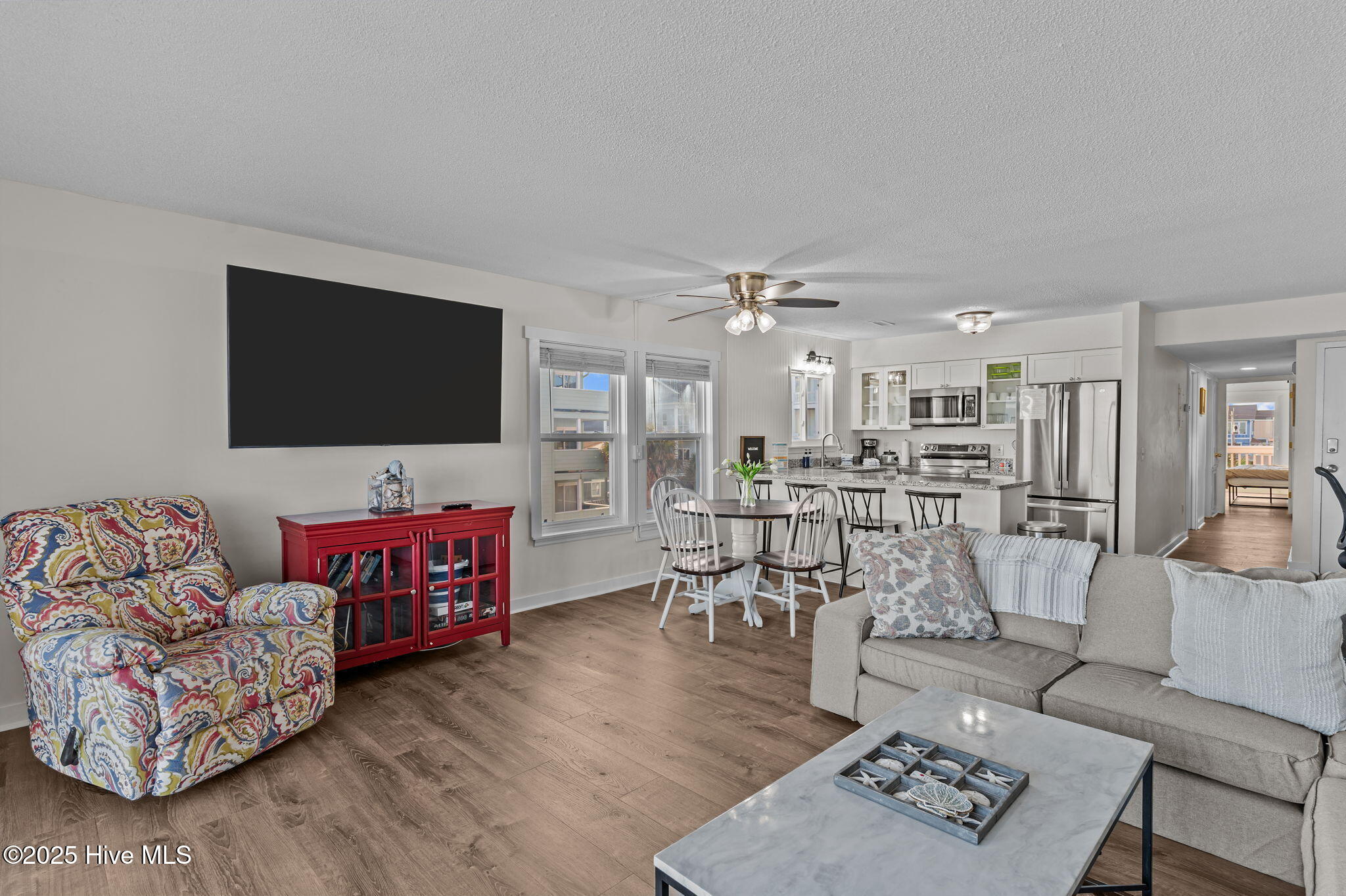 100534887 | Photo 13