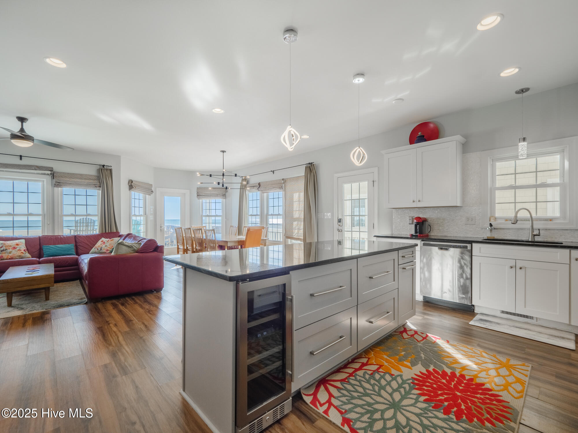 100537355 | Photo 26