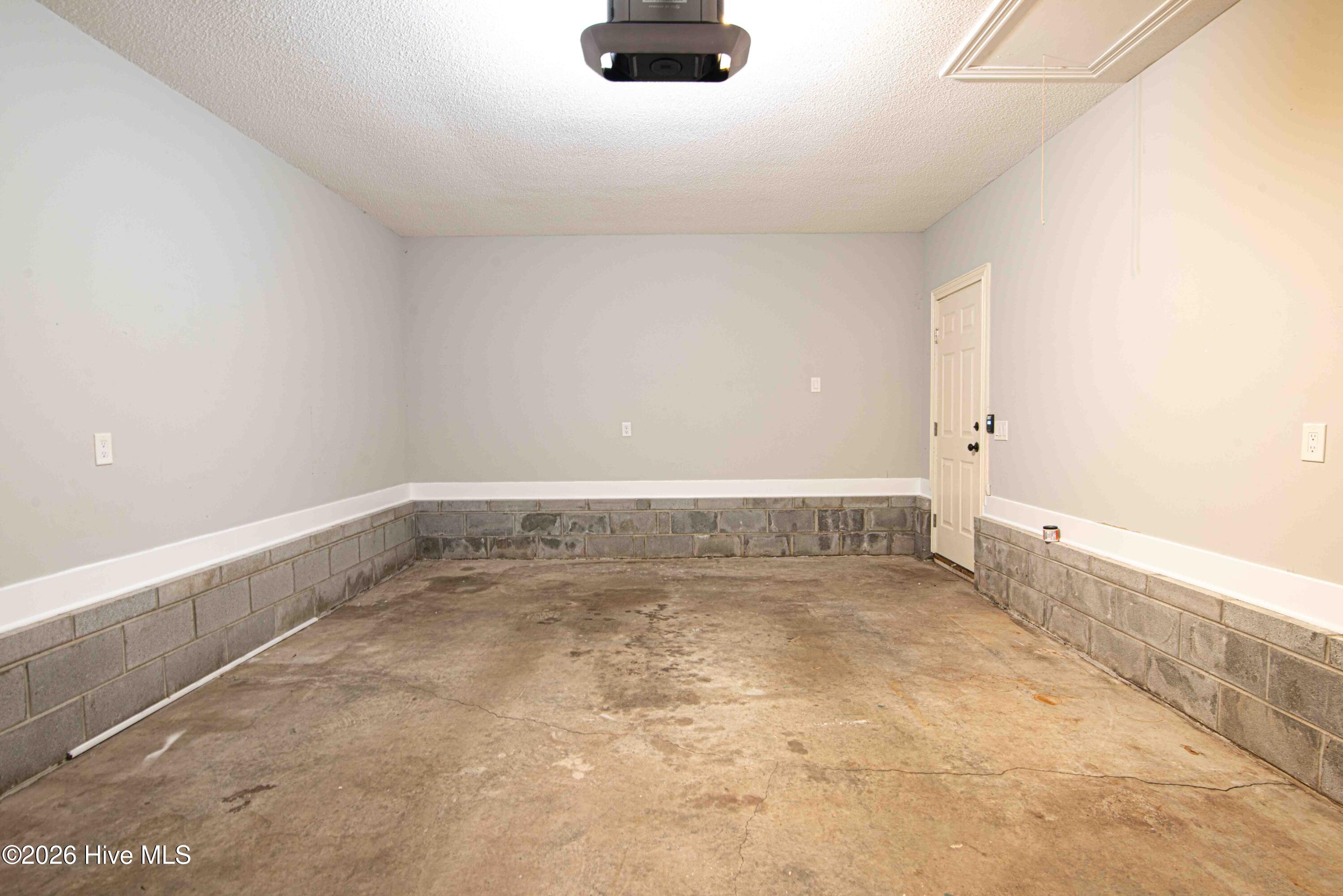 100555941 | Photo 47