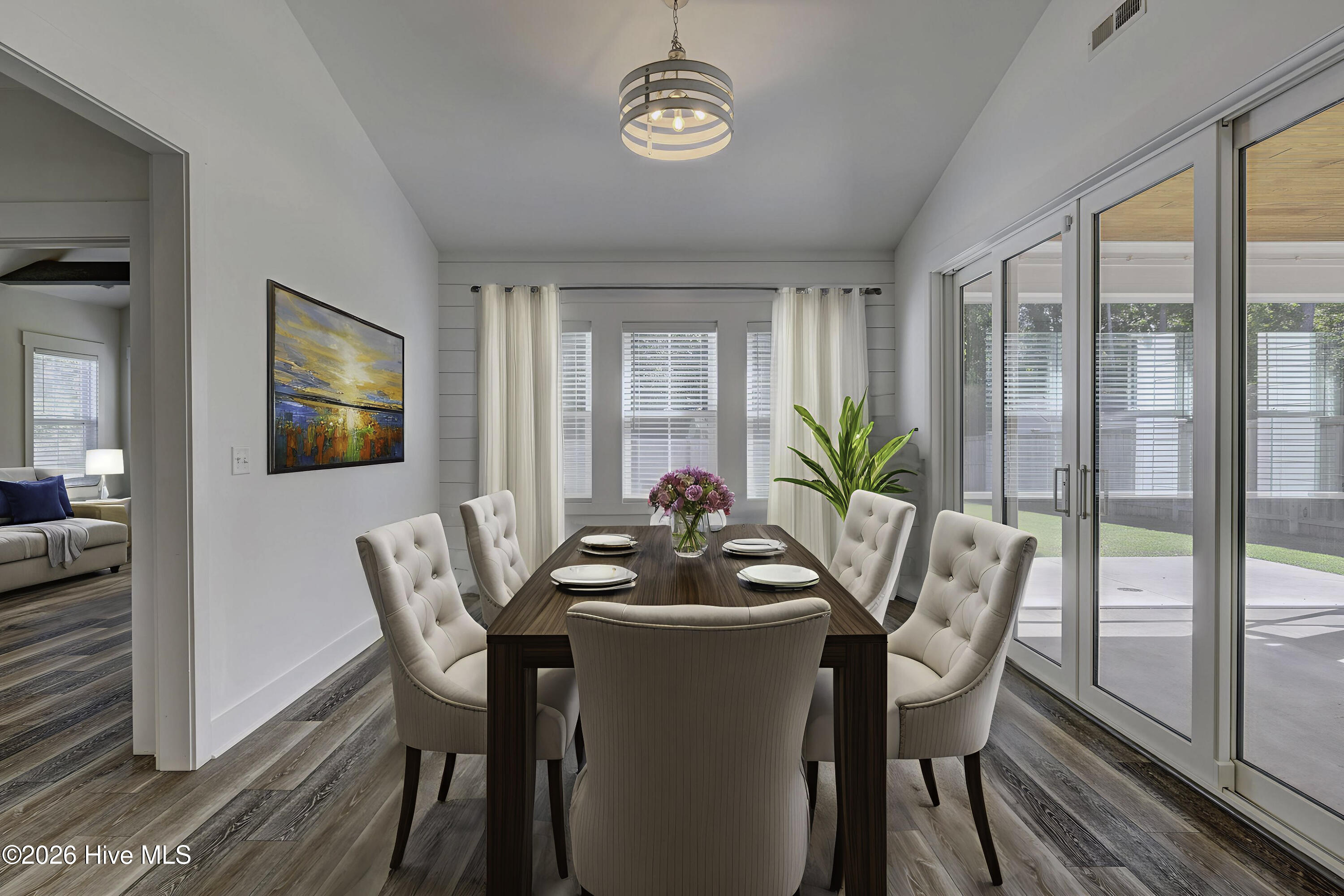 100534691 | Photo 12