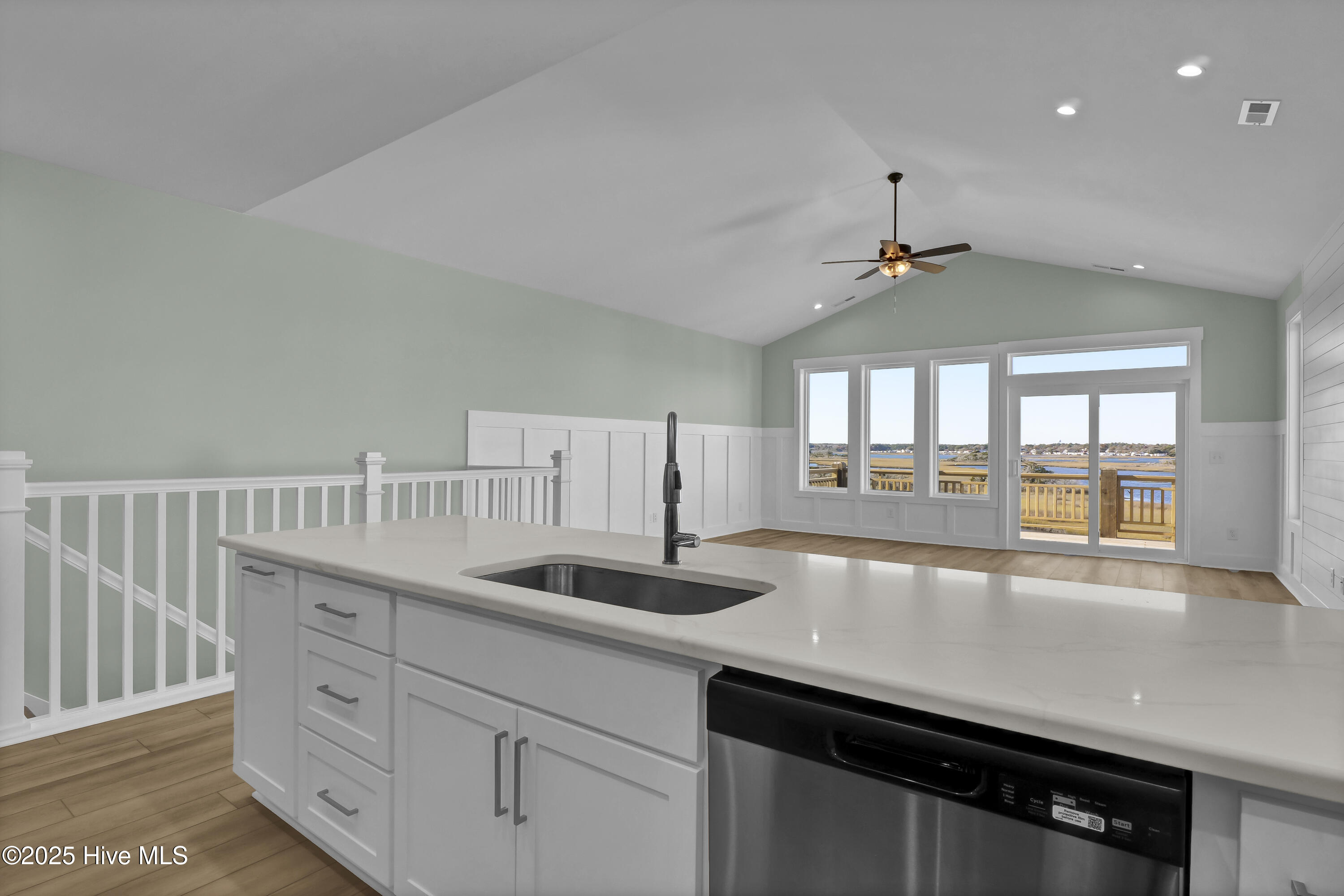 100542555 | Photo 12