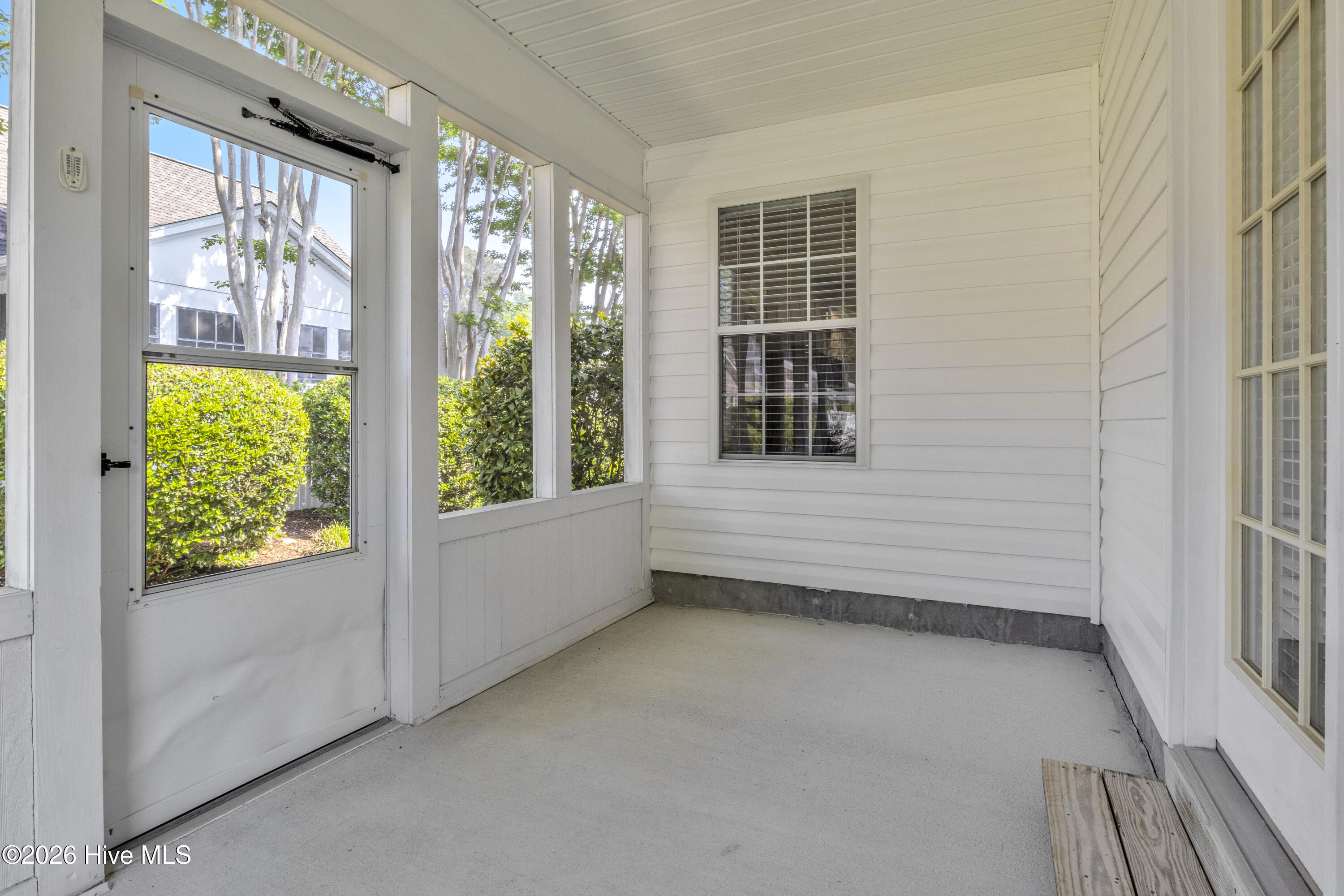 100567649 | Photo 37