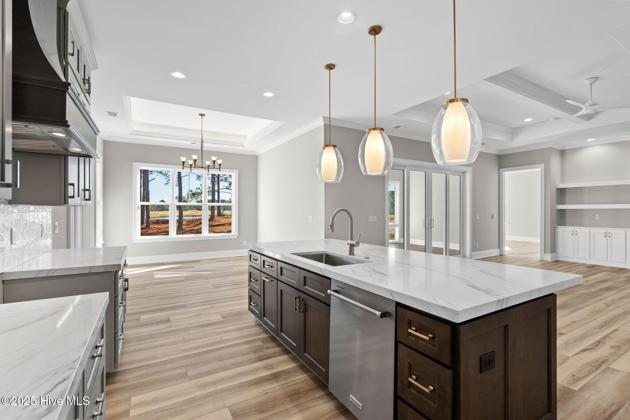 100525114 | Photo 16