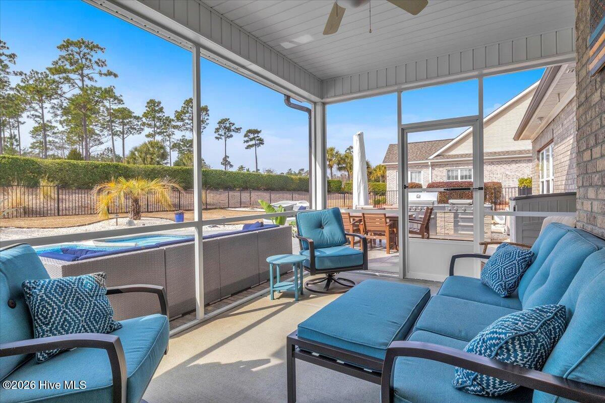 100556210 | Photo 54