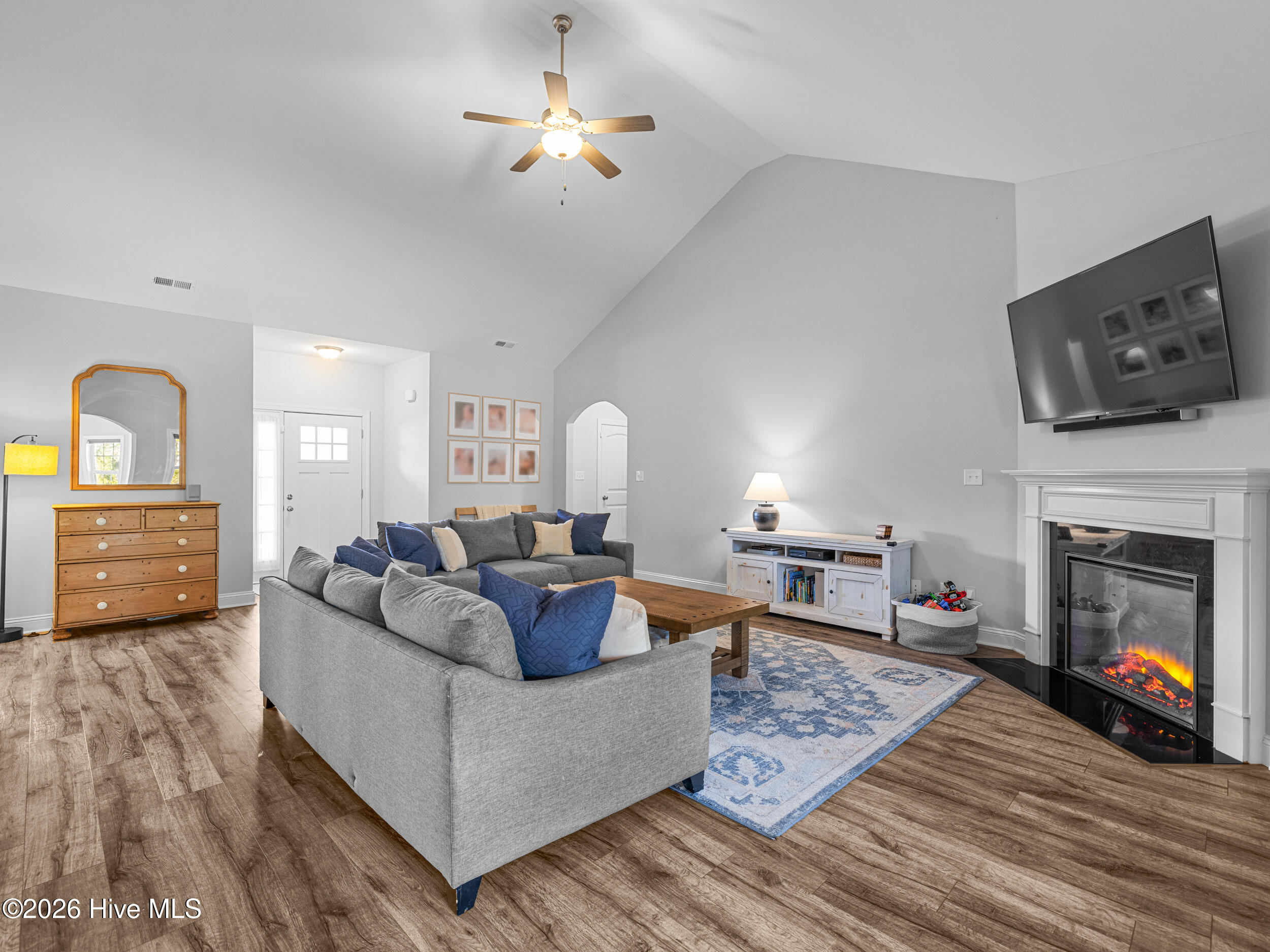 100553436 | Photo 11