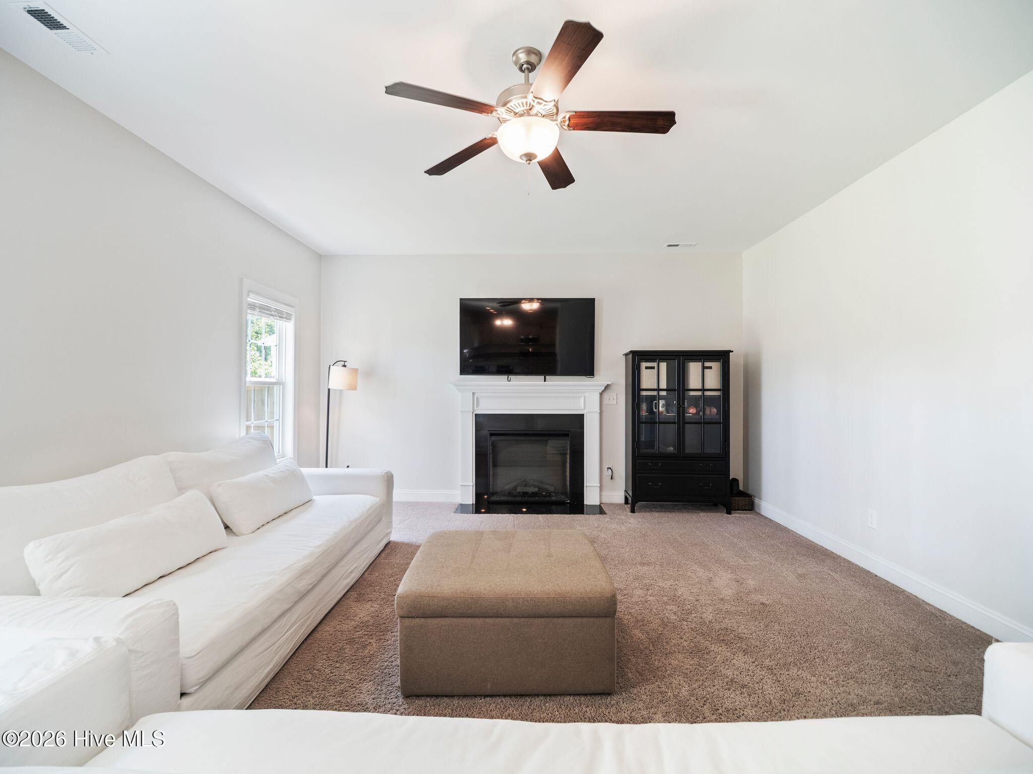 100570227 | Photo 21