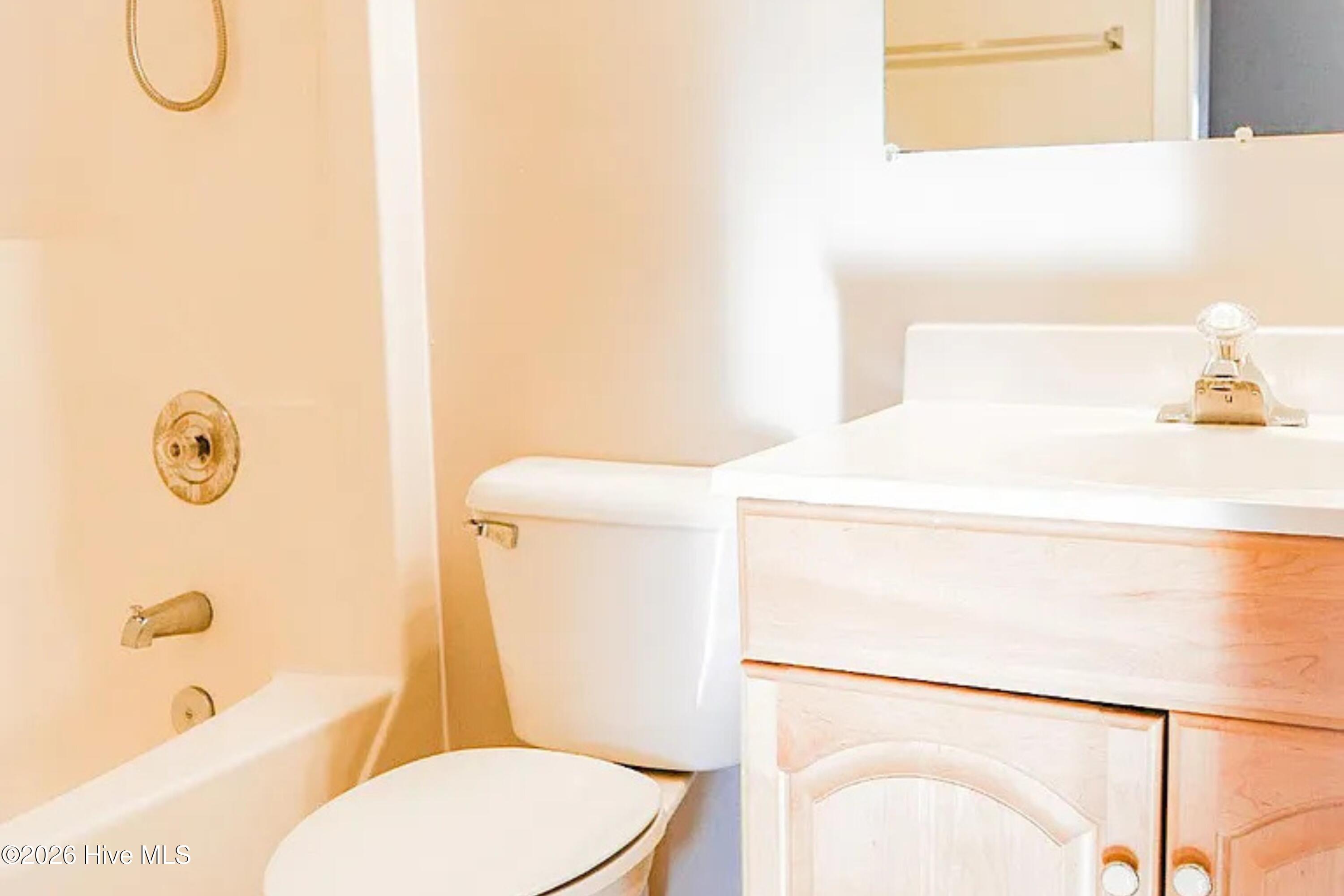 100570662 | Photo 33