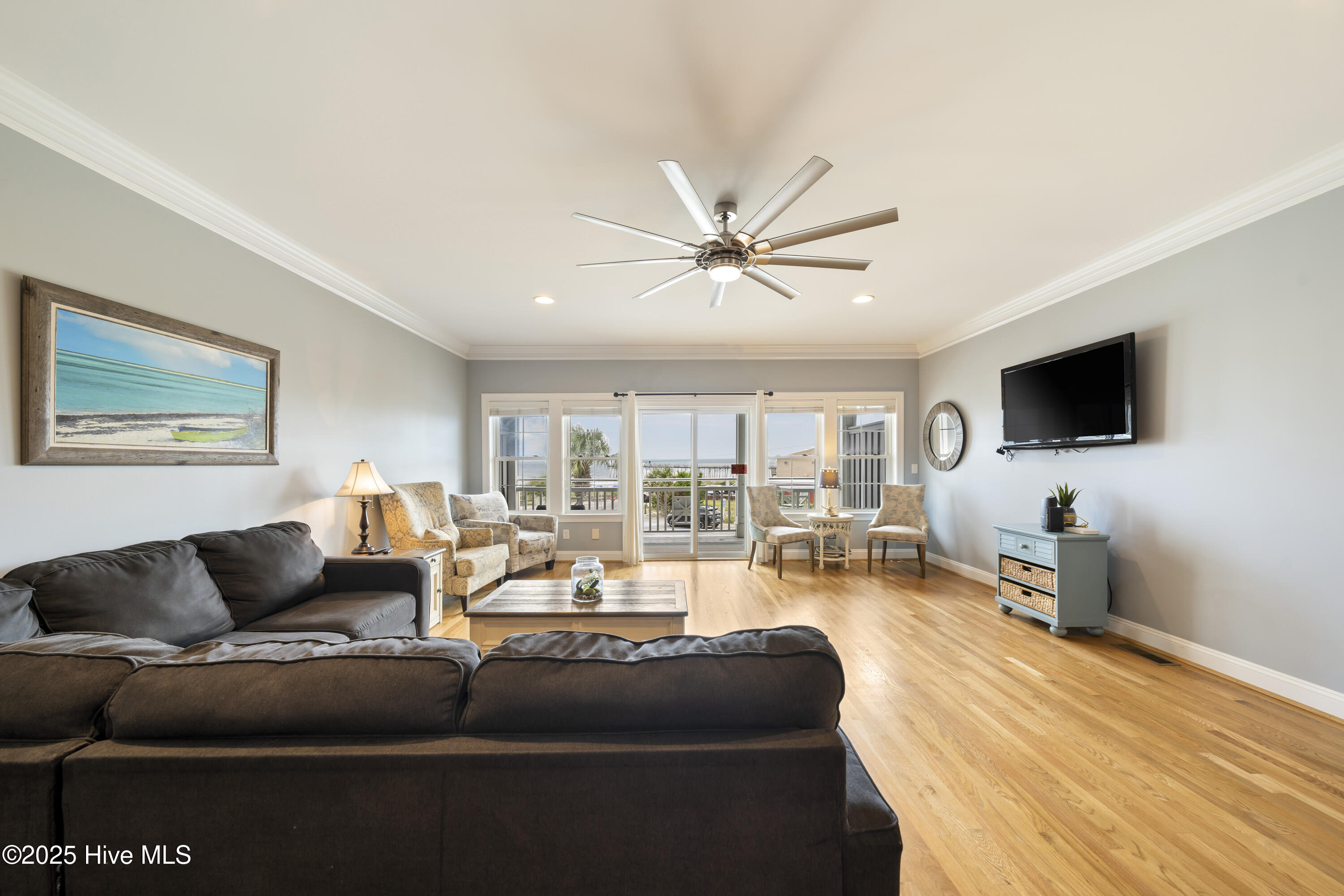 100530858 | Photo 11