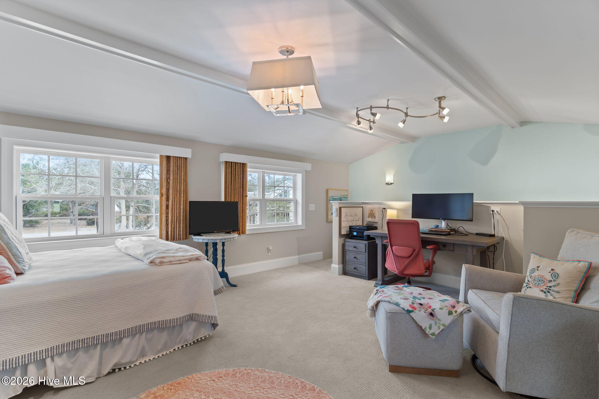 100557179 | Photo 40