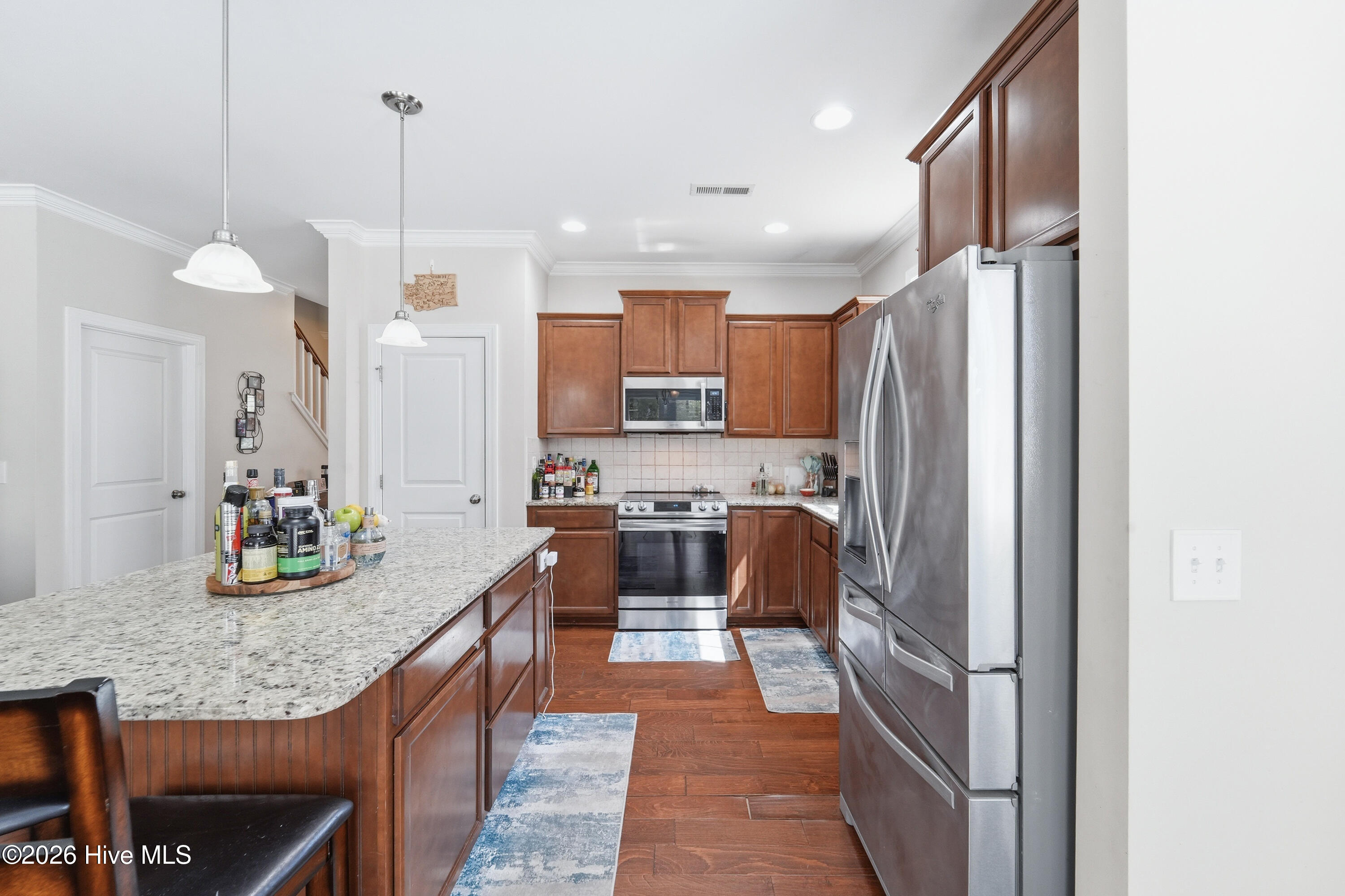 100562965 | Photo 43