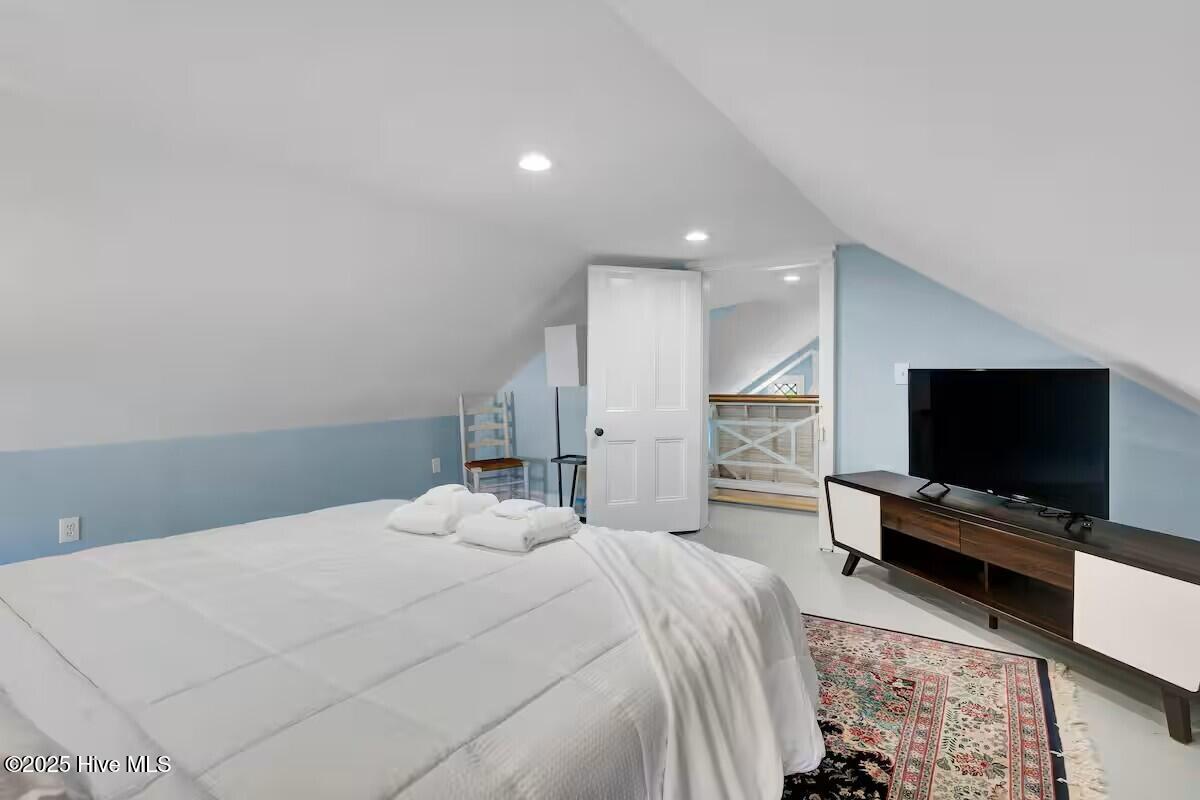 100542130 | Photo 45