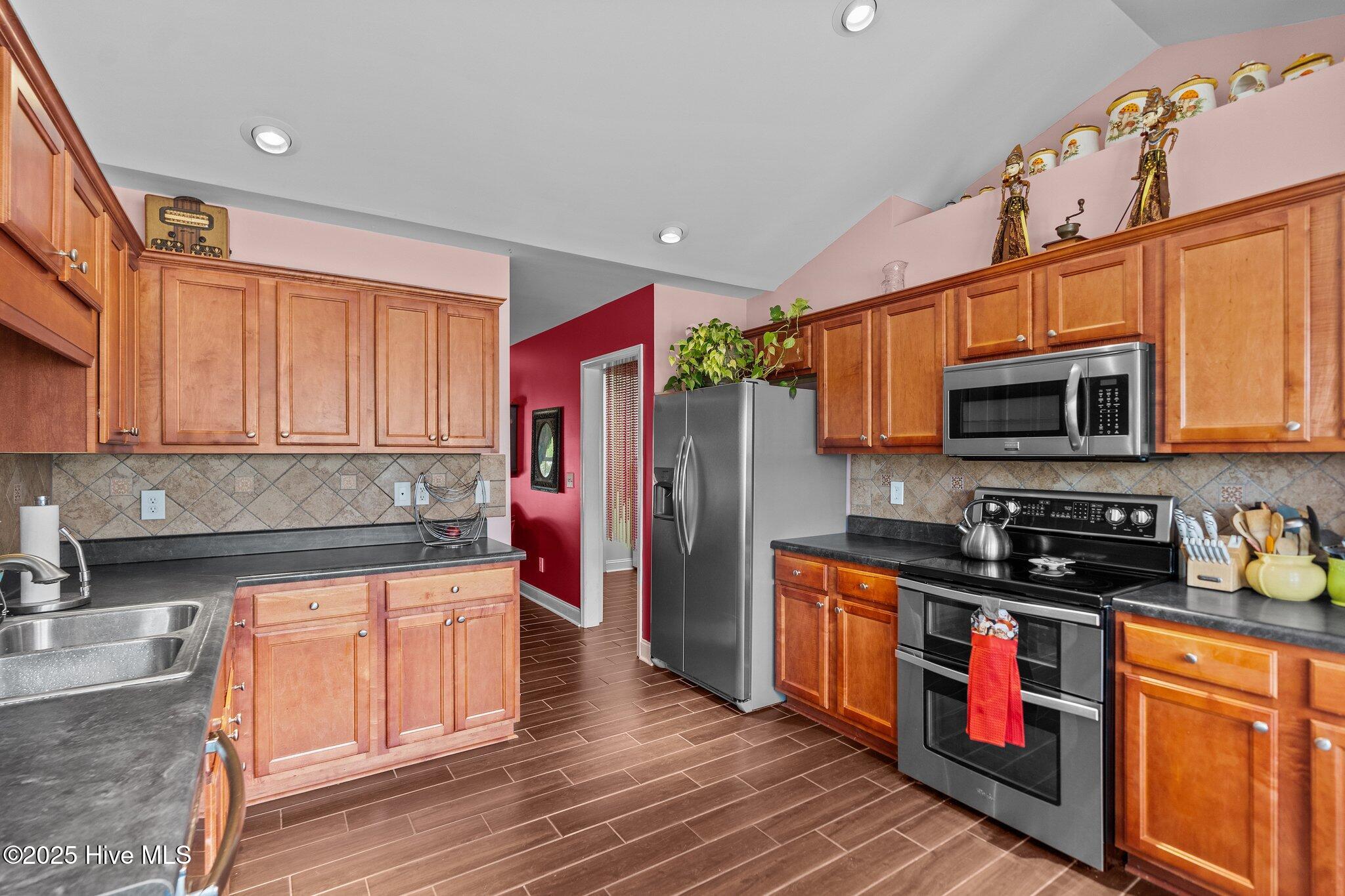 100504598 | Photo 14