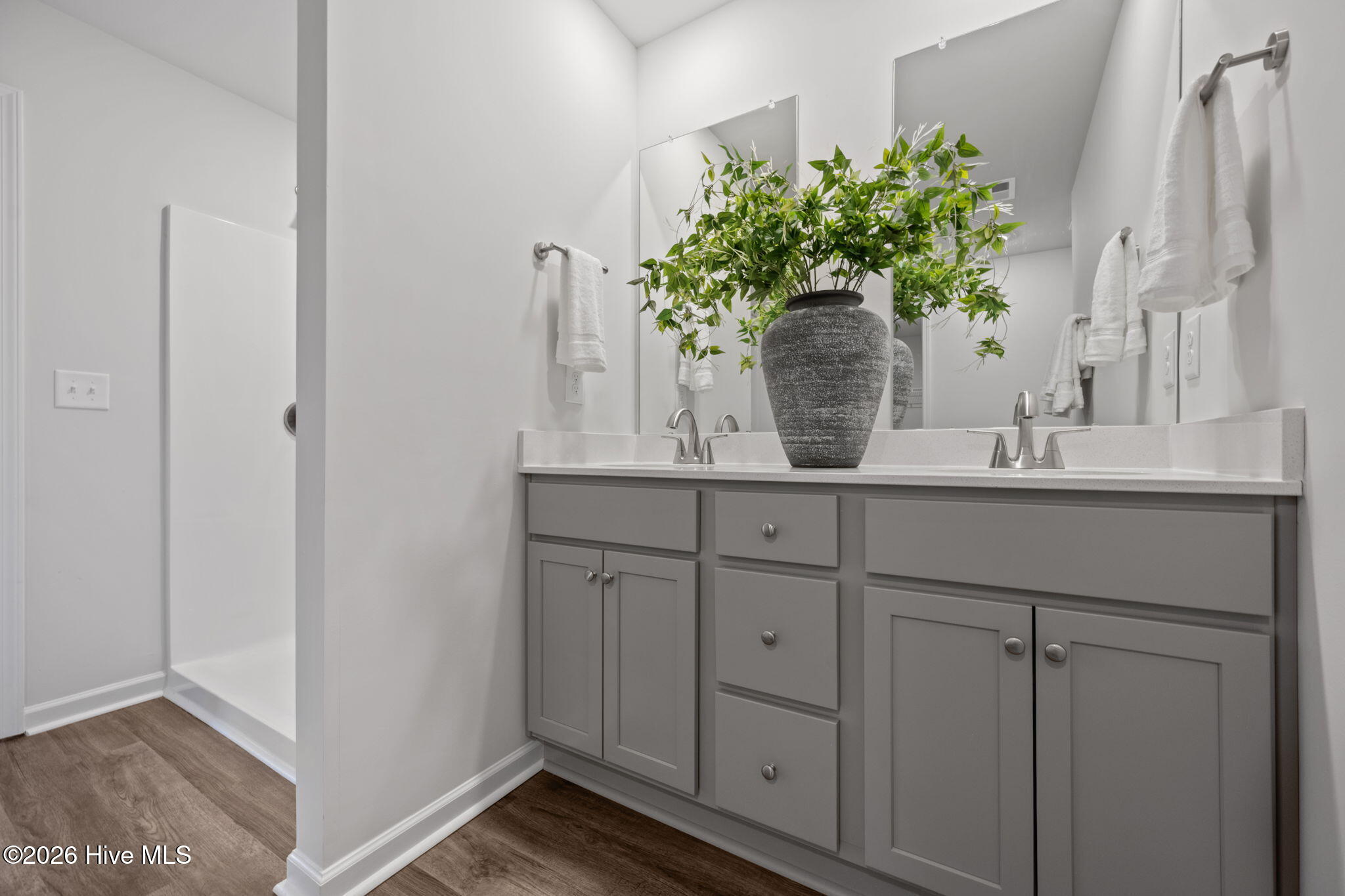 100561860 | Photo 18