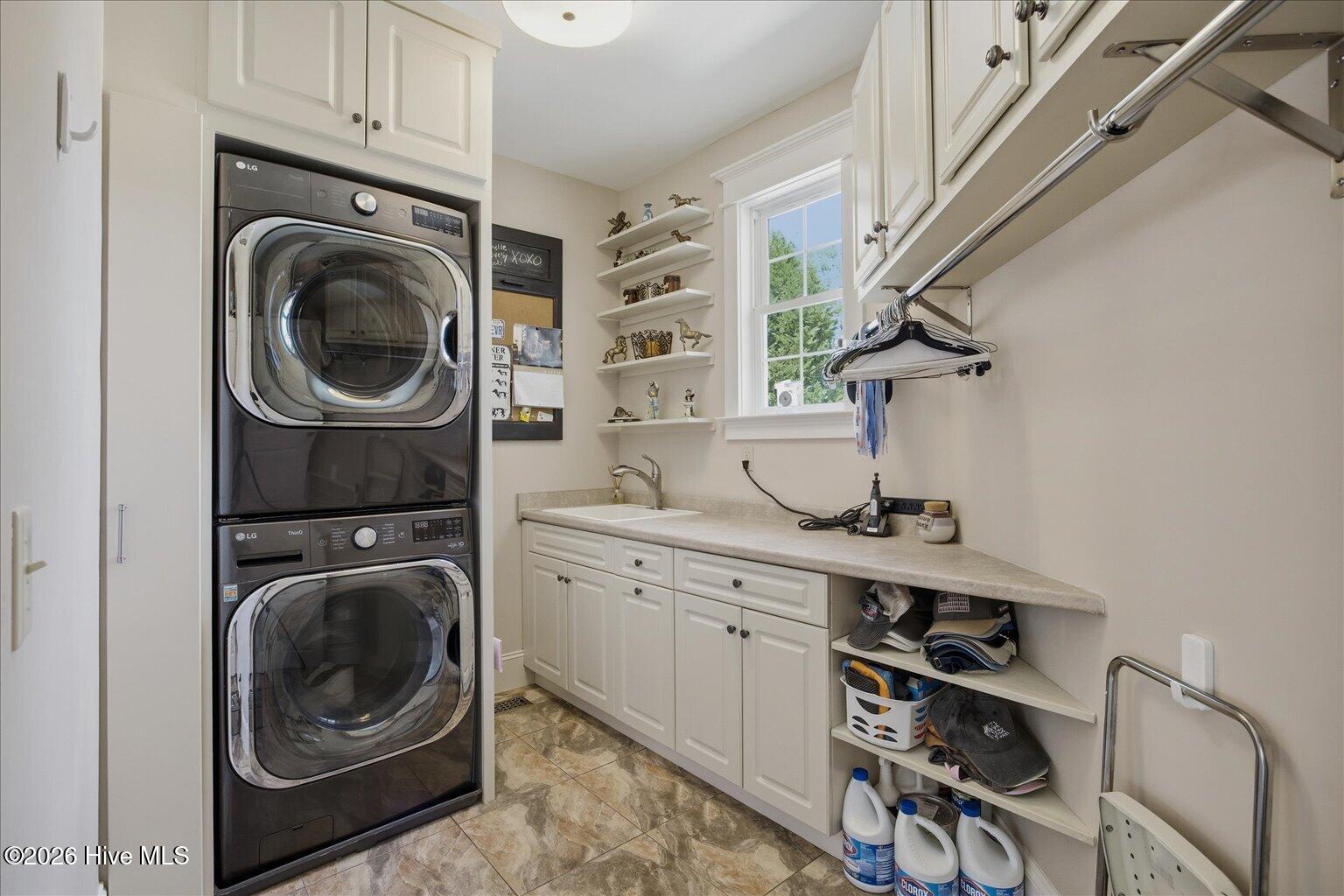 100564317 | Photo 46