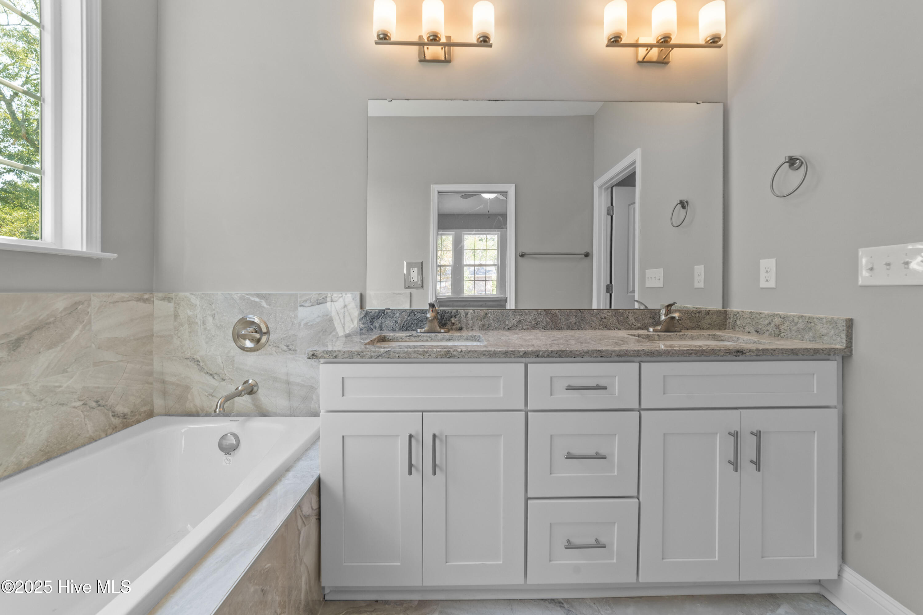 100516216 | Photo 21