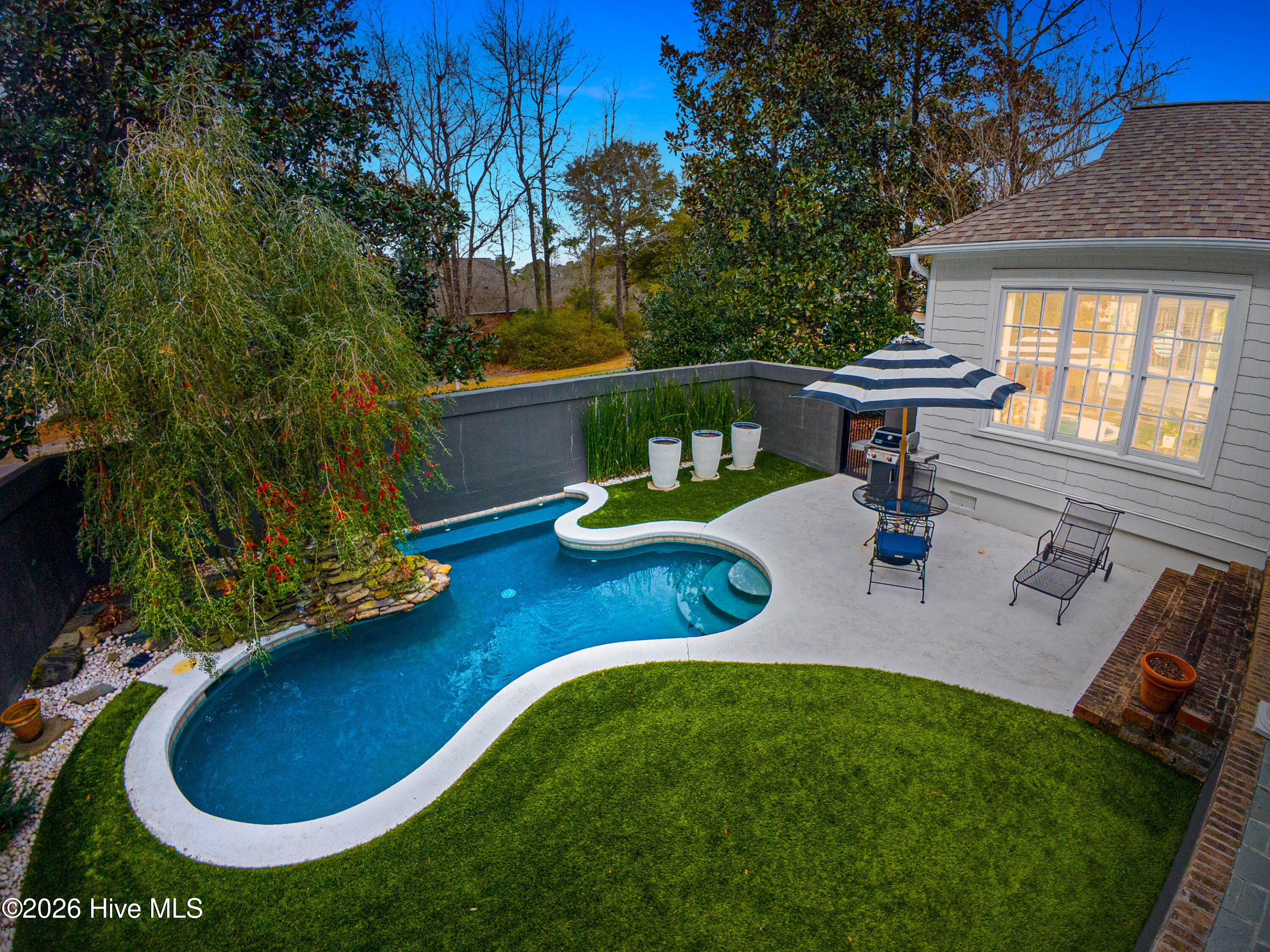 100552027 | Photo 46