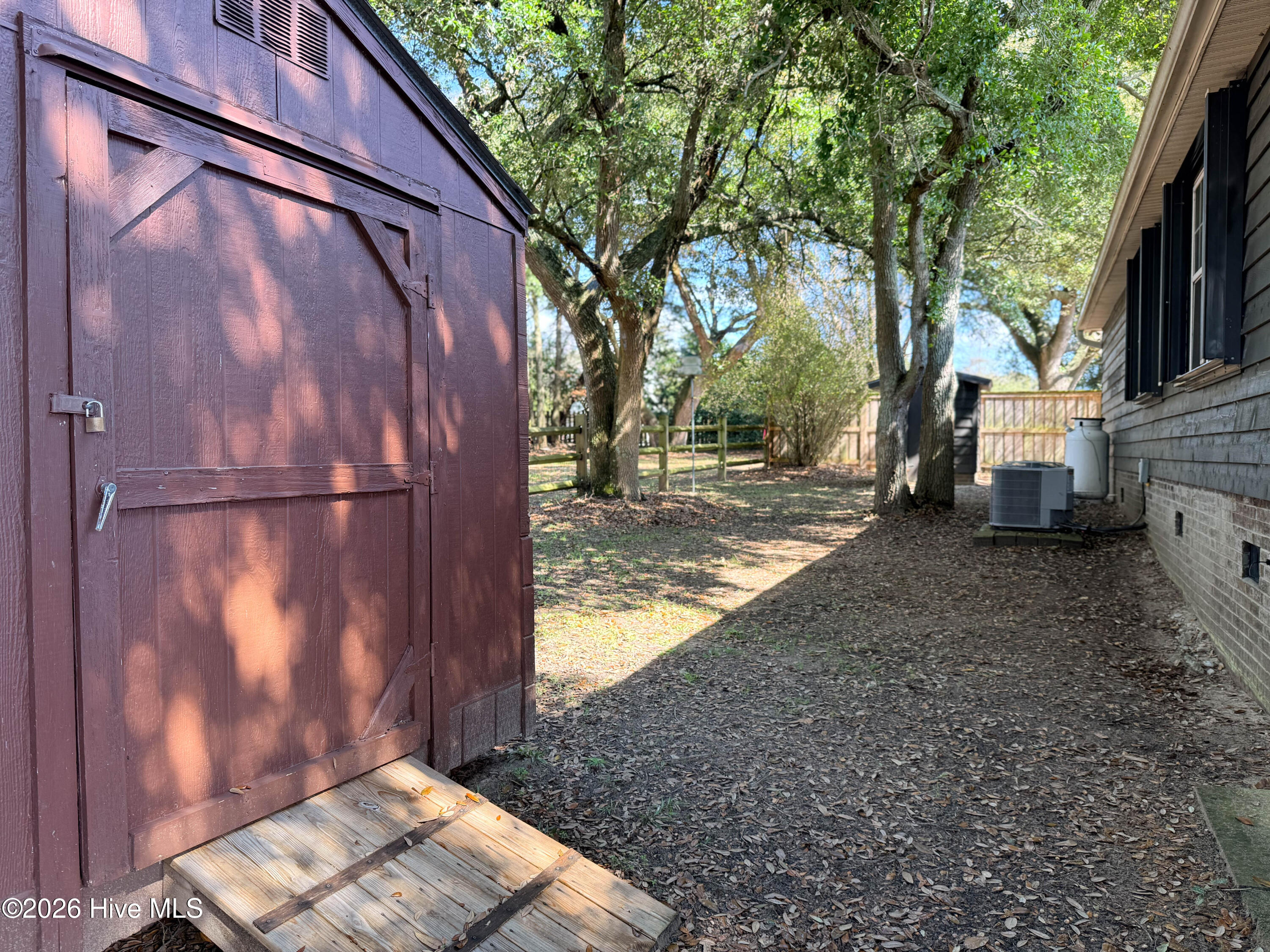 100559362 | Photo 51