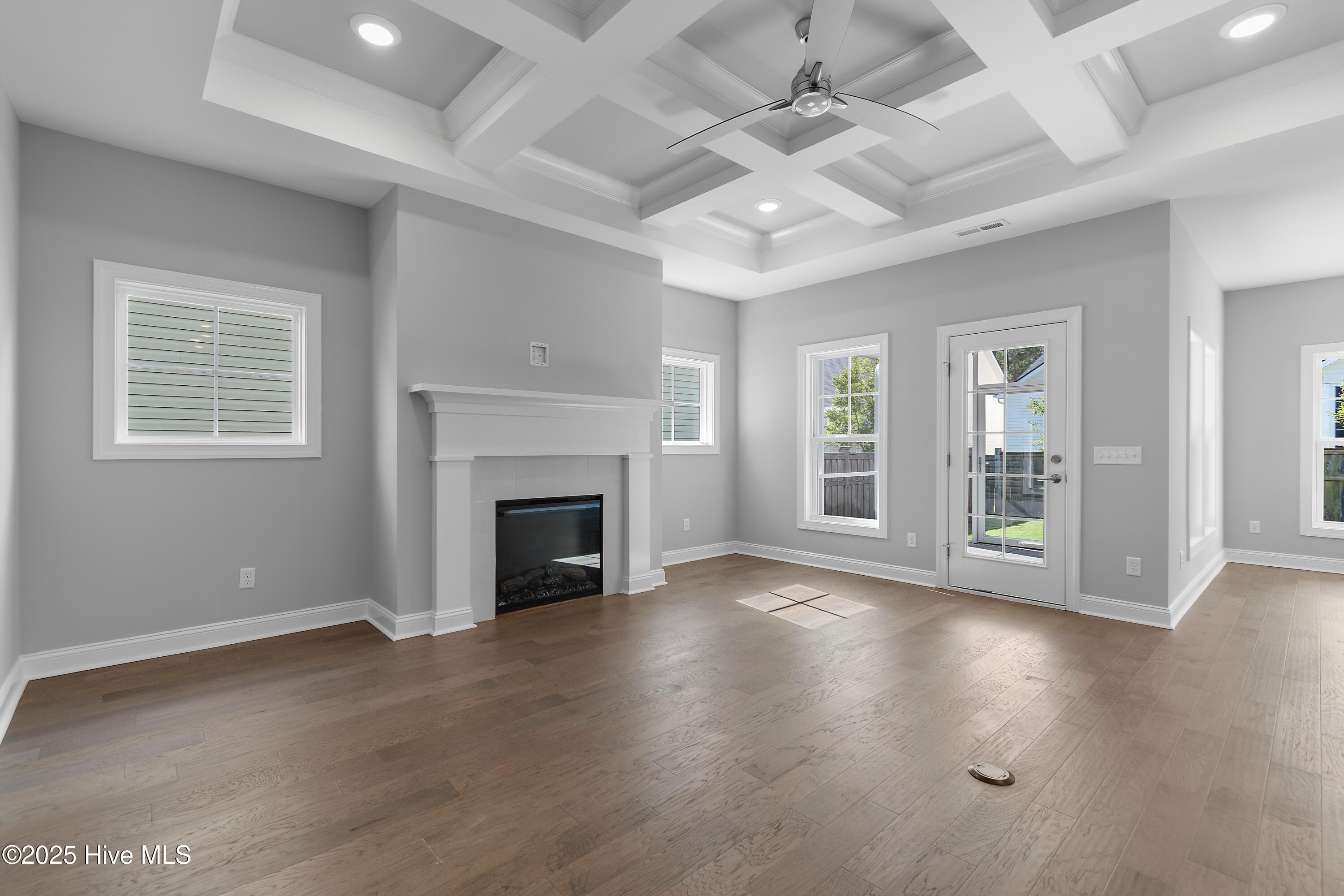 100511679 | Photo 22