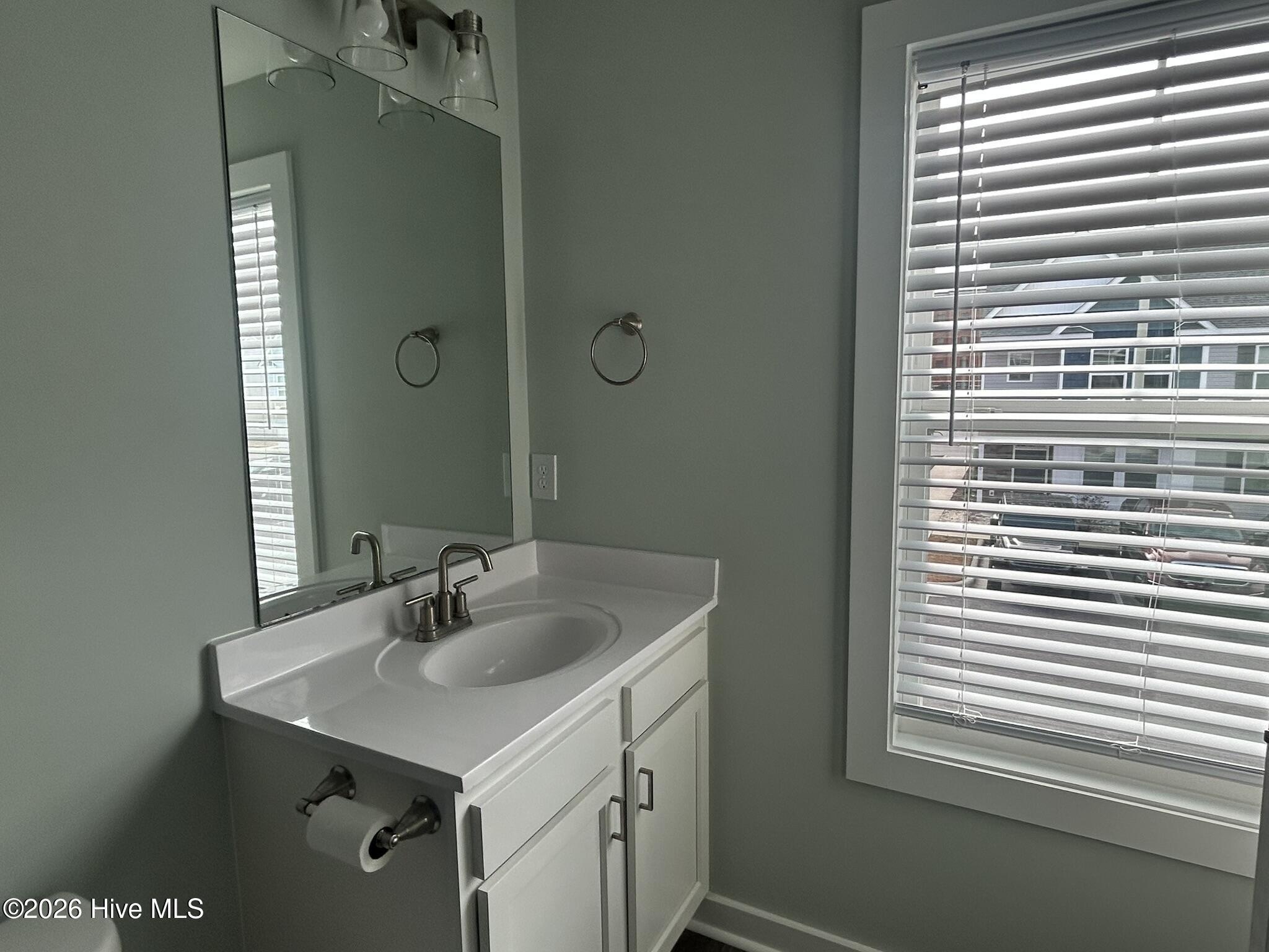 100560015 | Photo 18