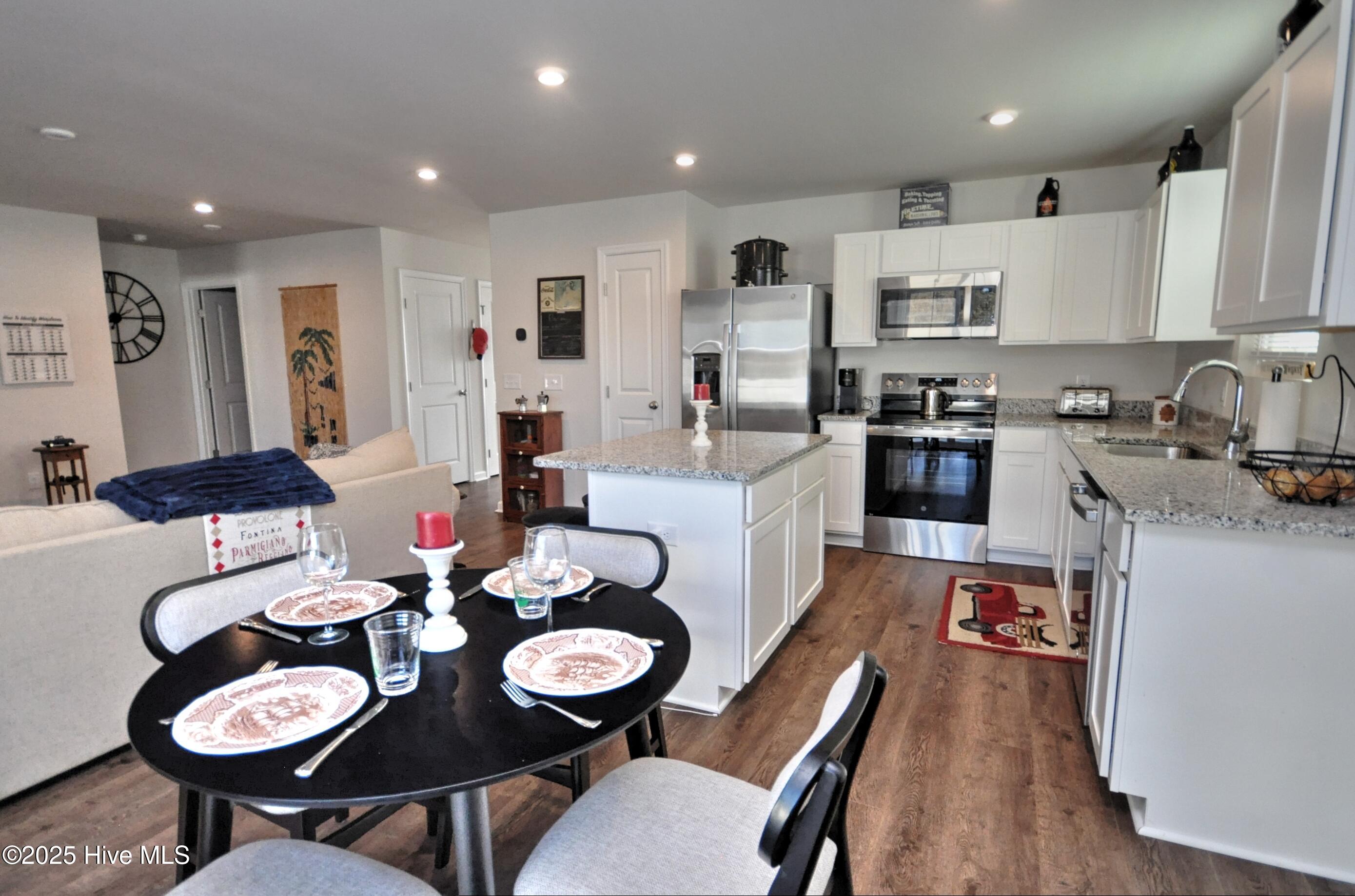 100542136 | Photo 14