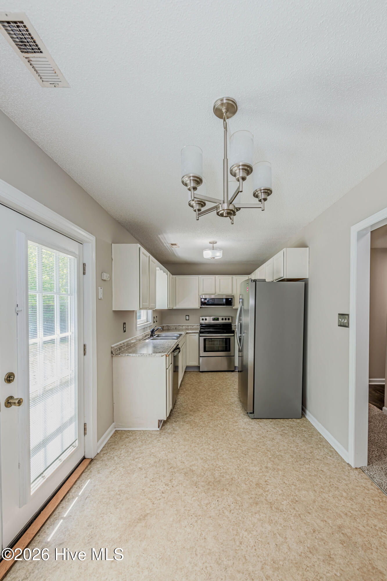 100568106 | Photo 27