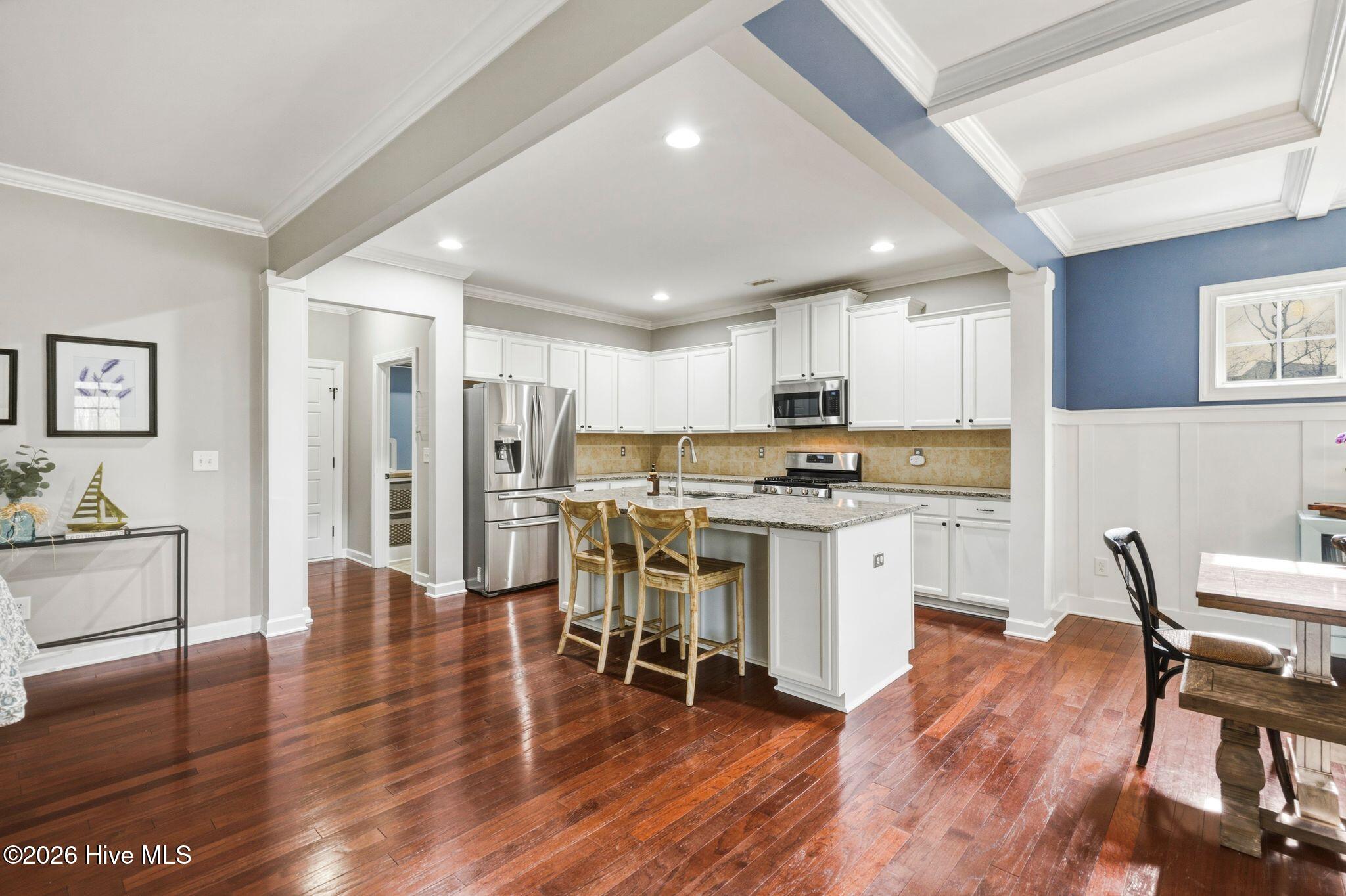 100562110 | Photo 16