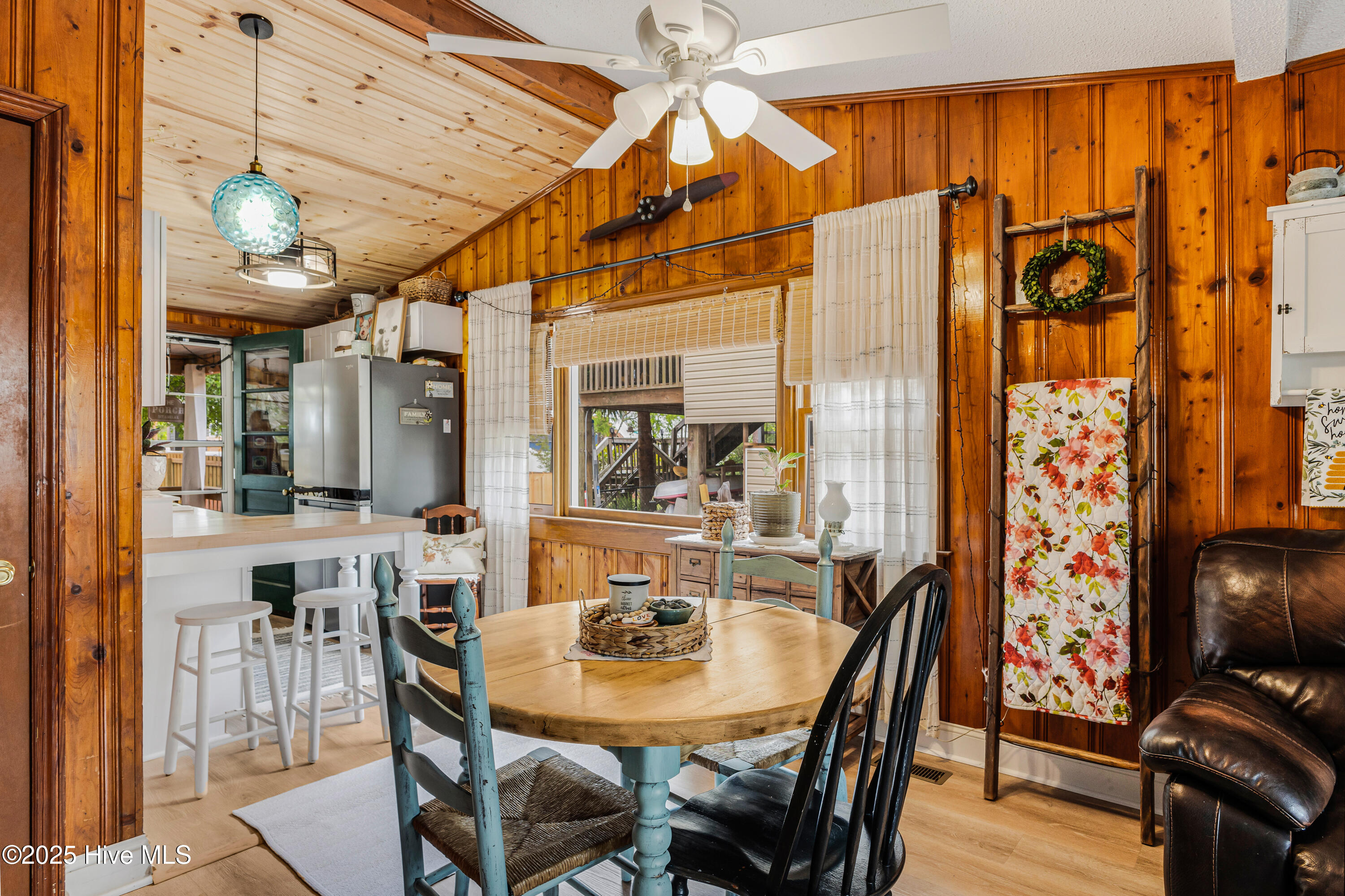 100533103 | Photo 13