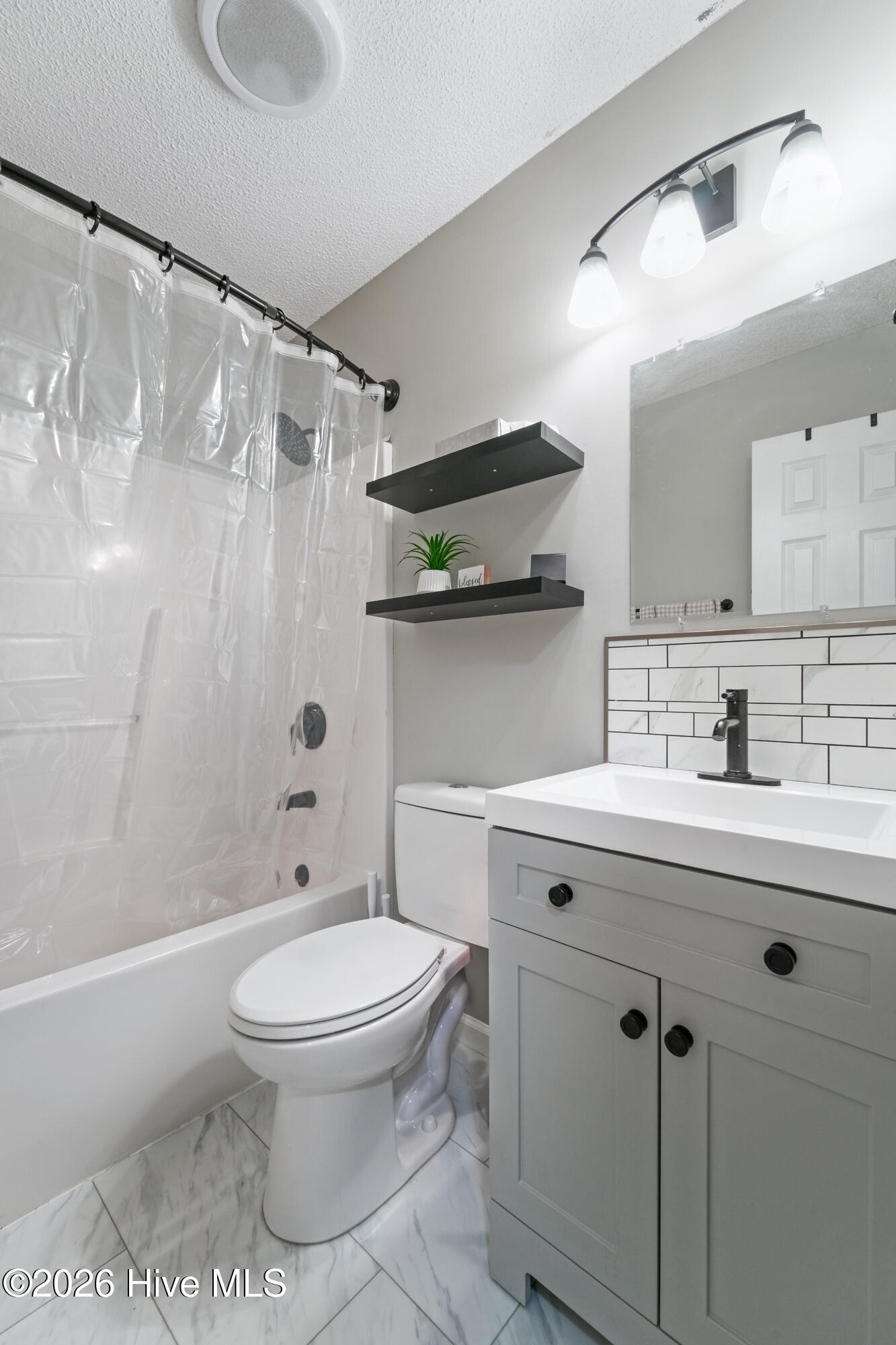 100566597 | Photo 30