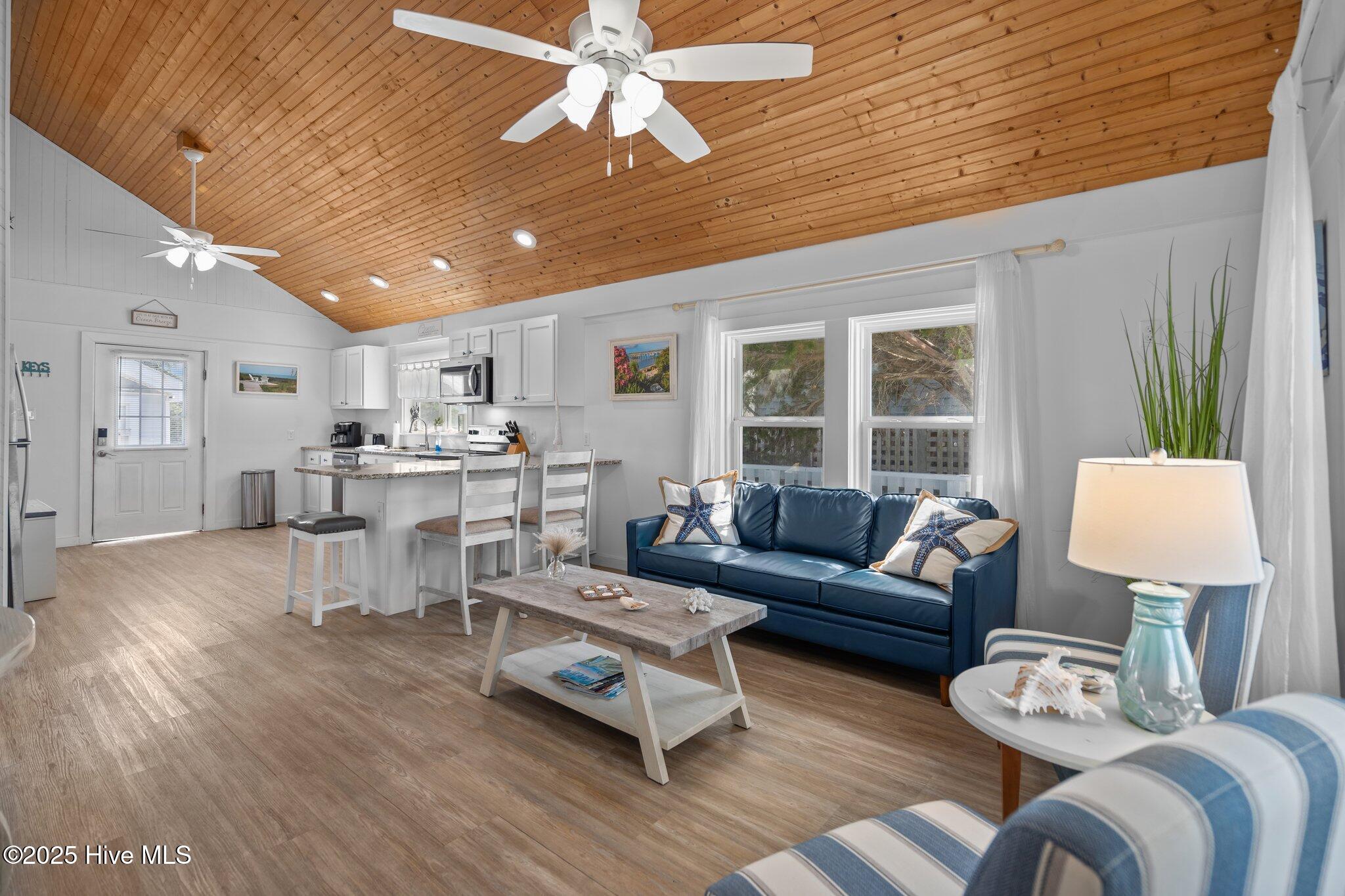 100537194 | Photo 82