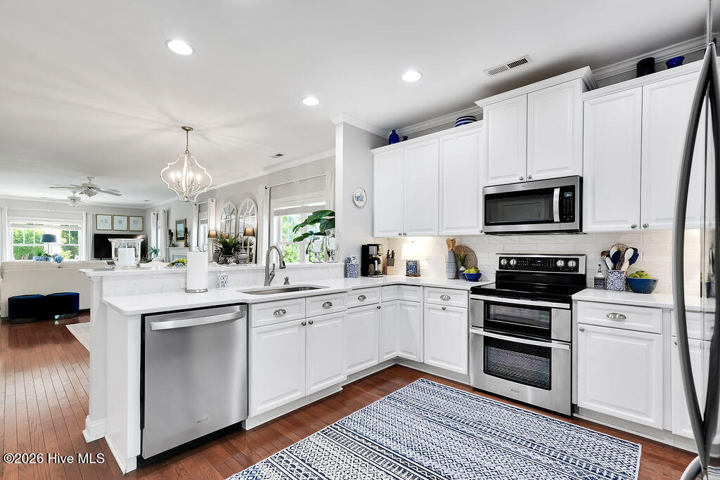 100570520 | Photo 14