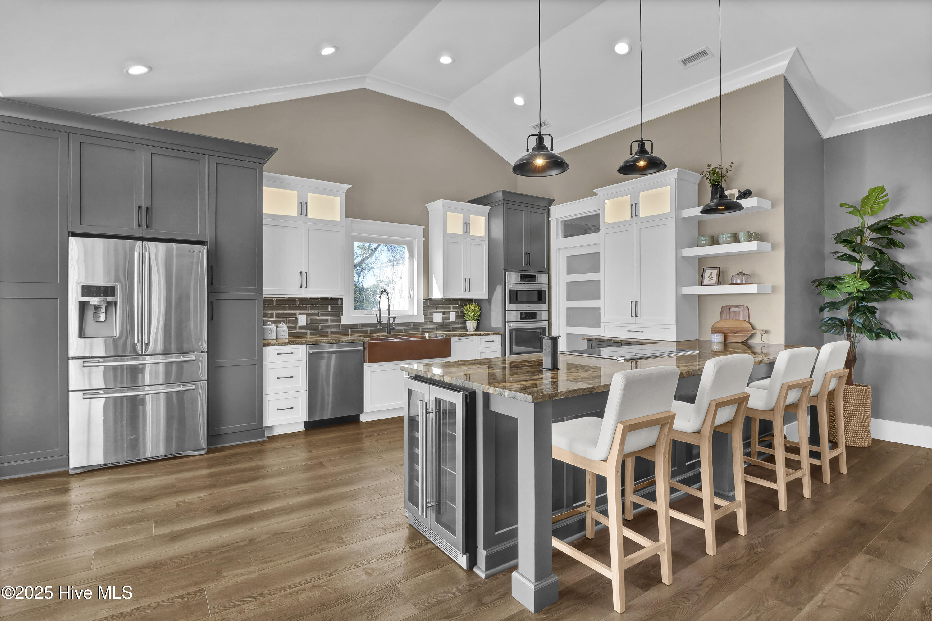 100543040 | Photo 14