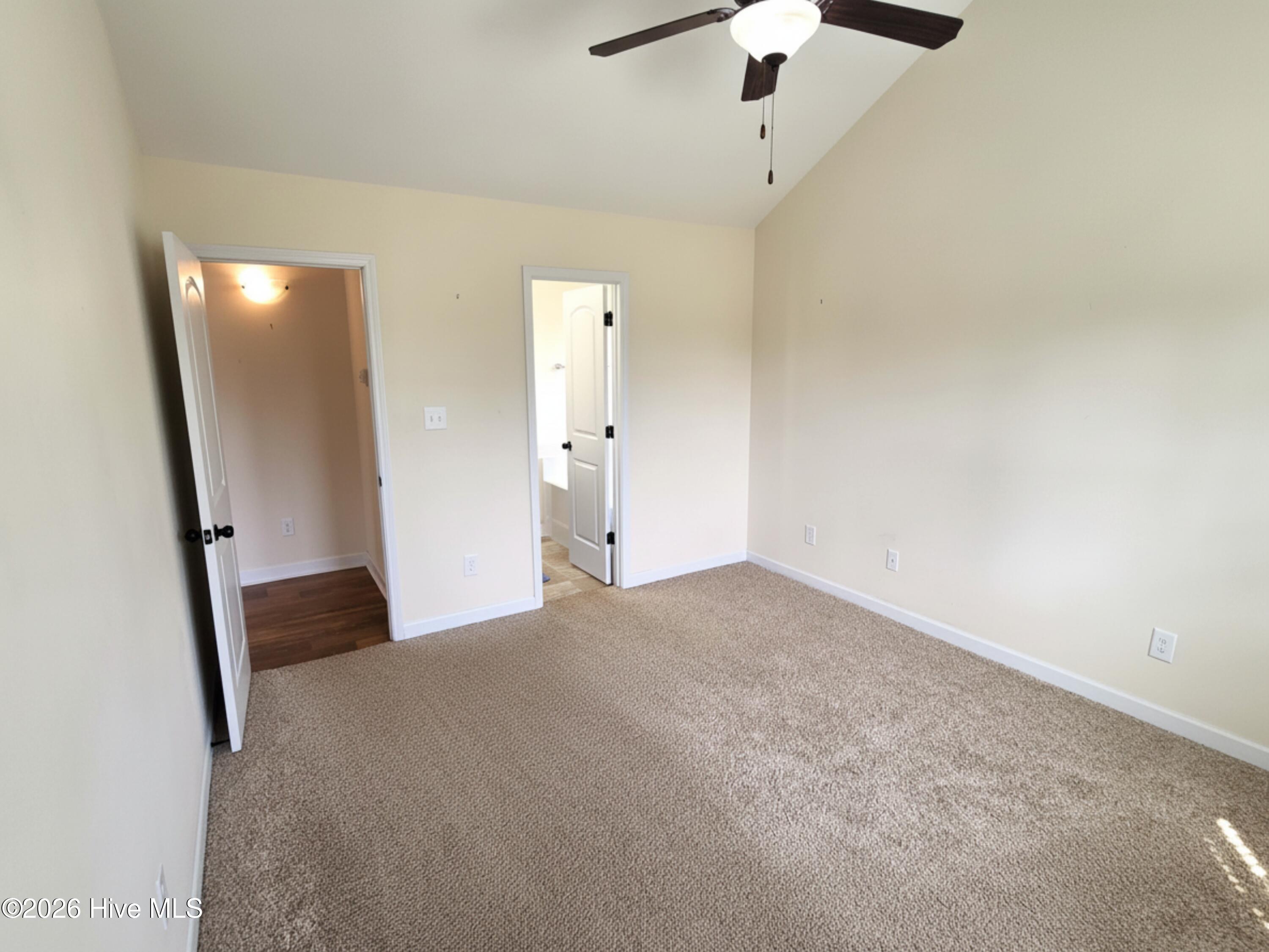 100527843 | Photo 35