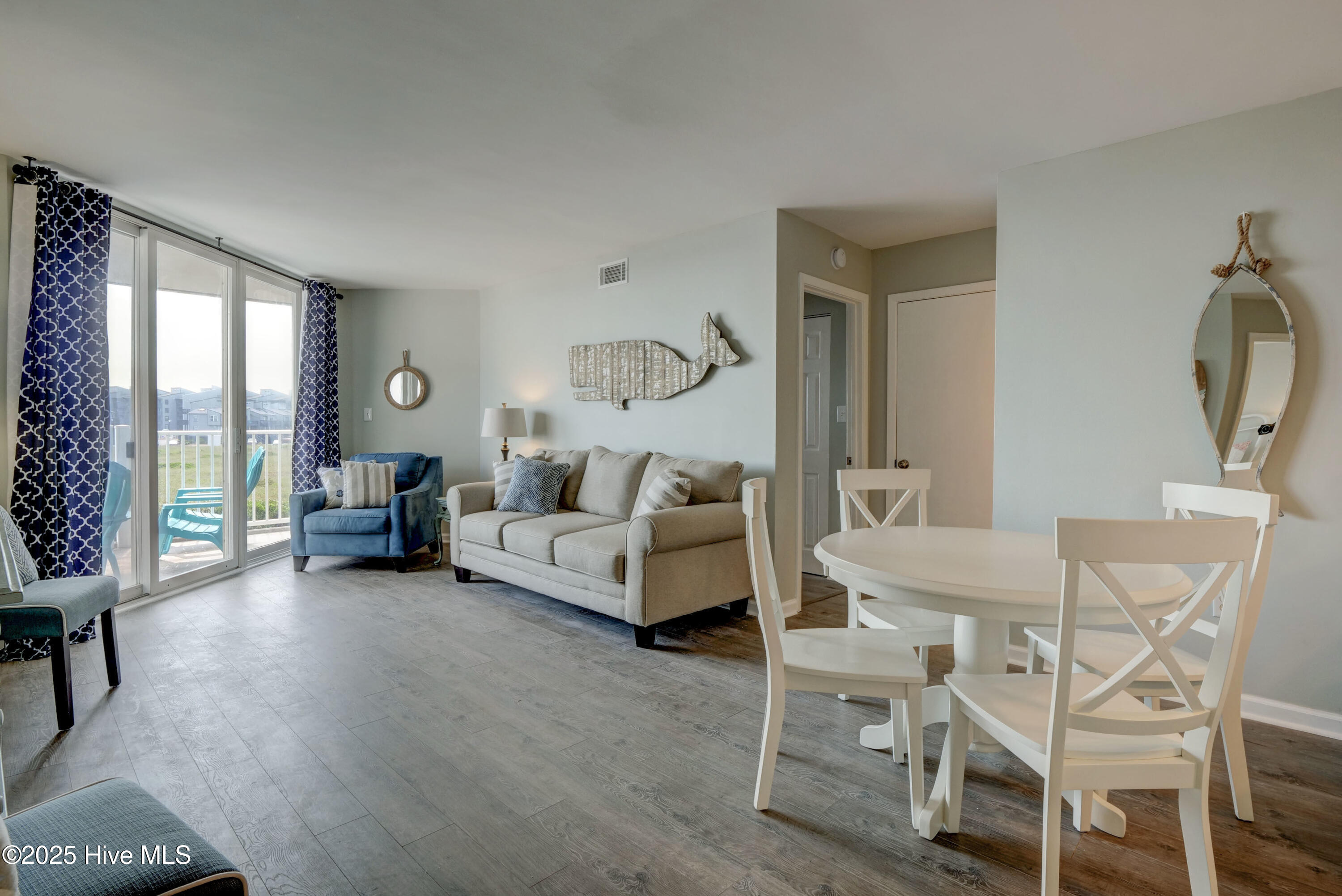 100519676 | Photo 11