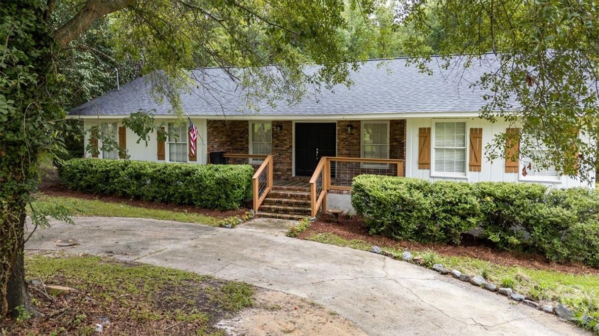 3 bedroom, 3 bath on 2.30 acres of flat, usable la