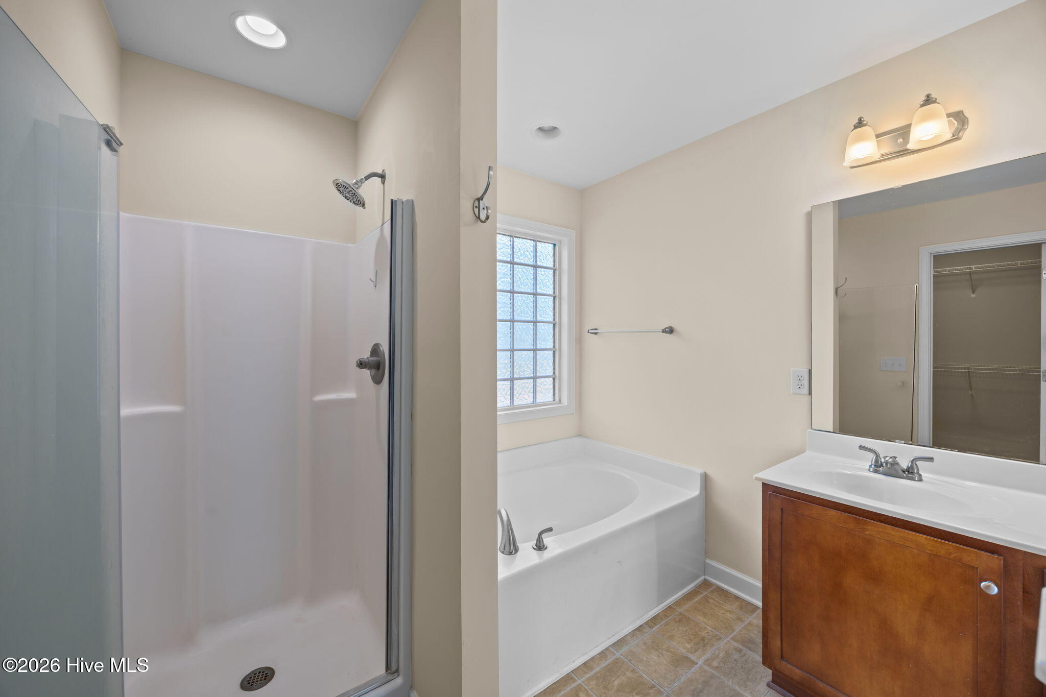 100557440 | Photo 30