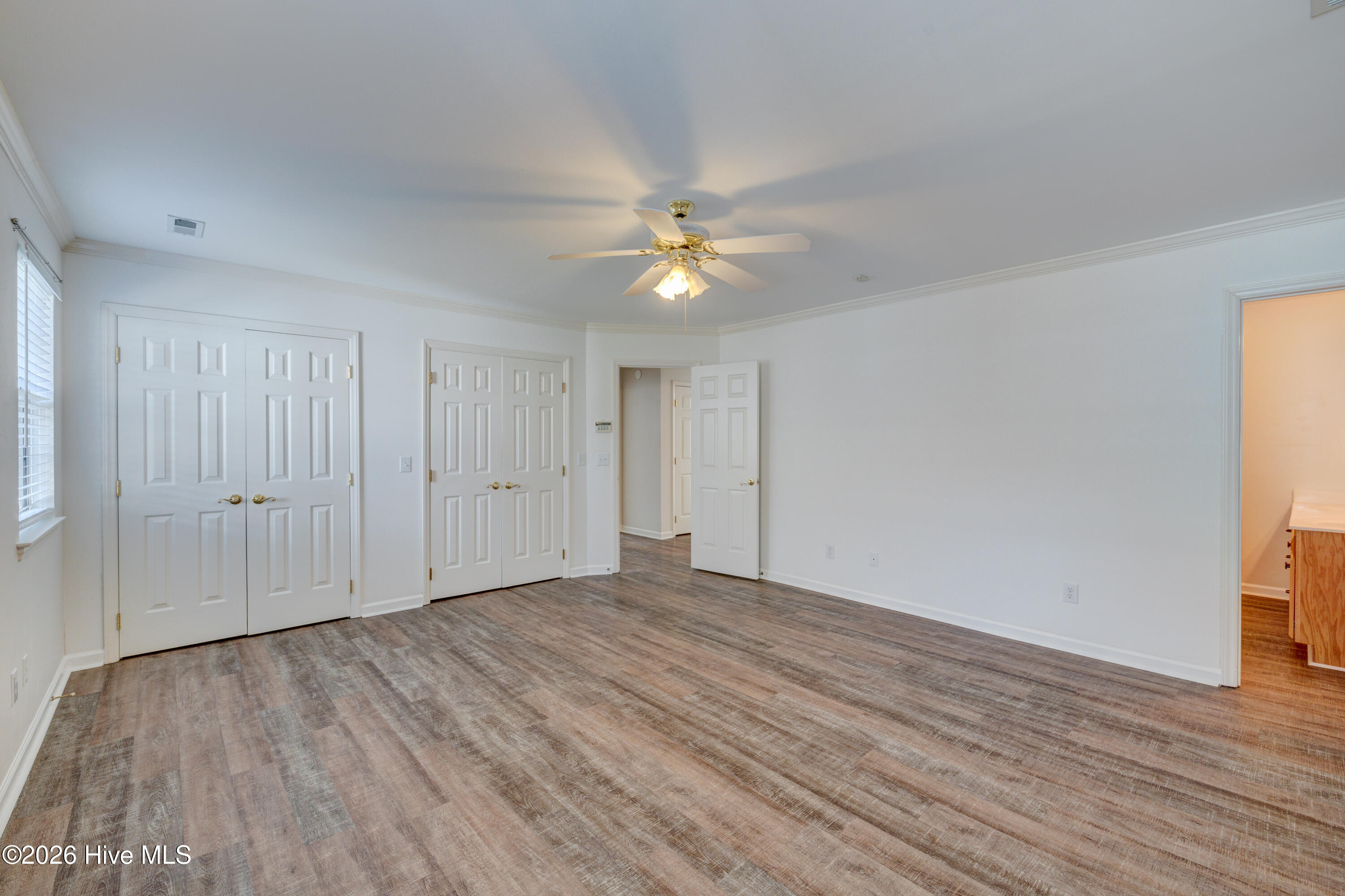 100562738 | Photo 33