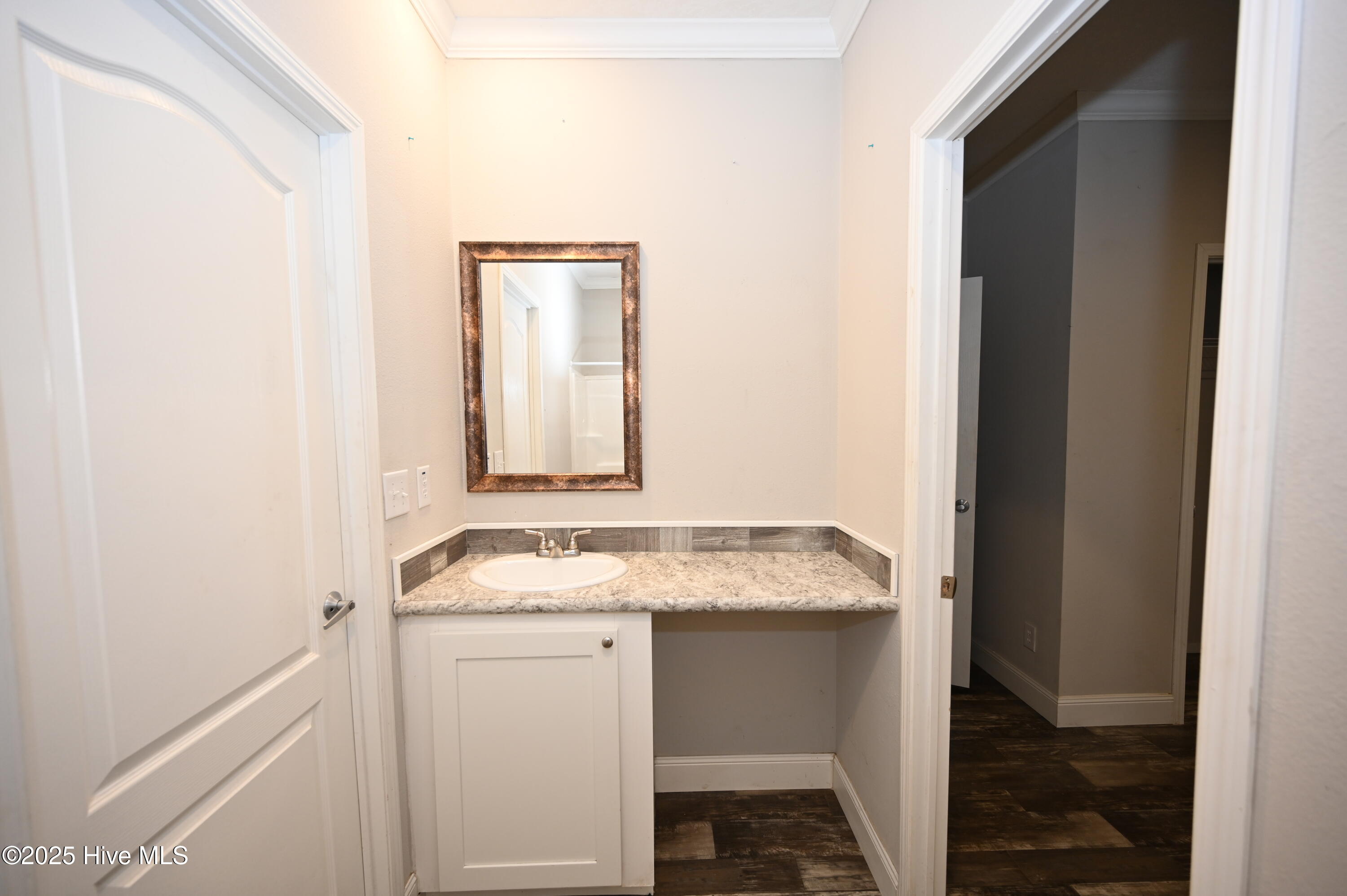 100541262 | Photo 30