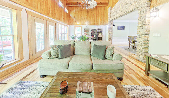 025_18-great_room_38