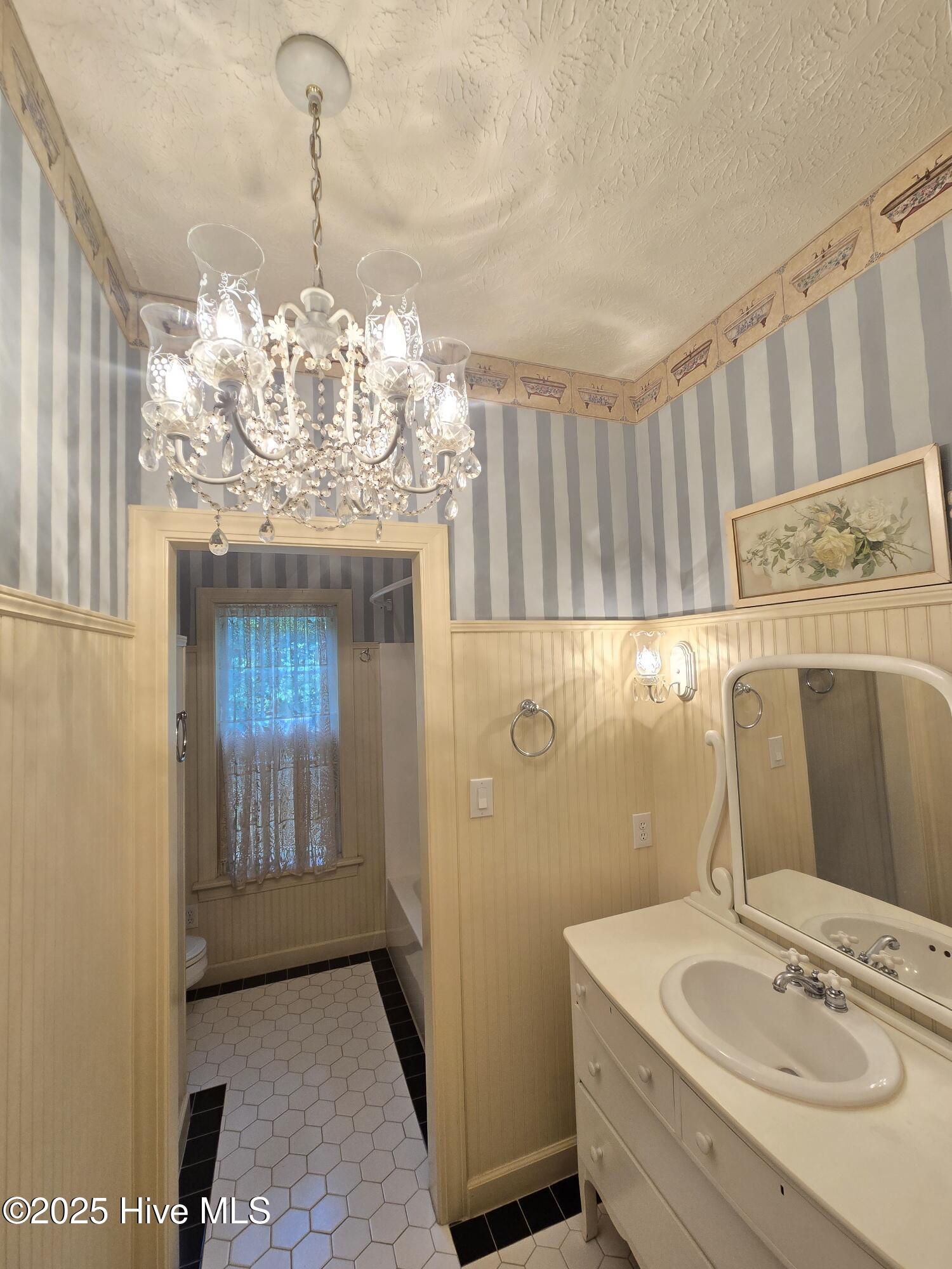 100517626 | Photo 35