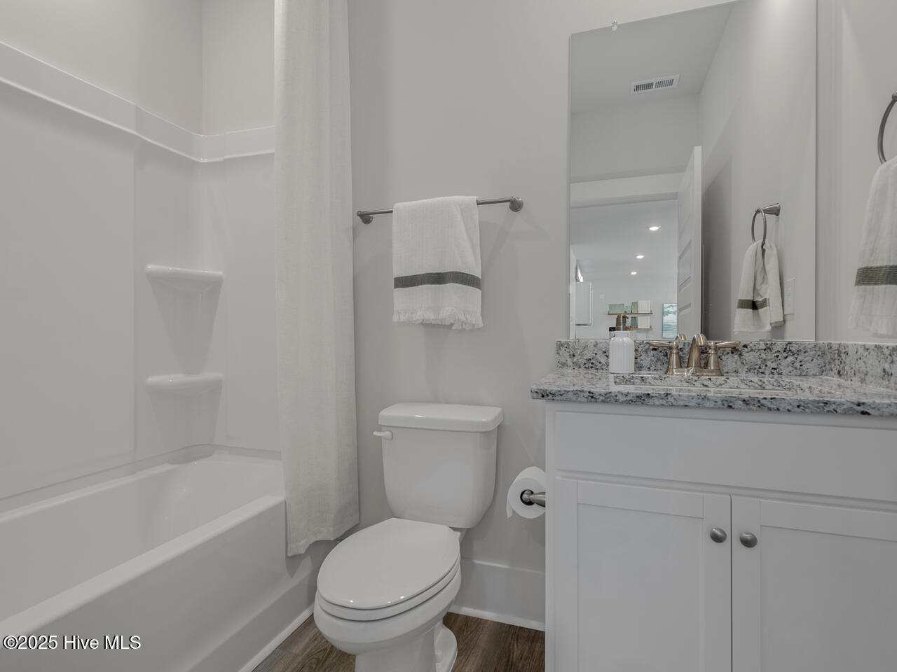 100555997 | Photo 17