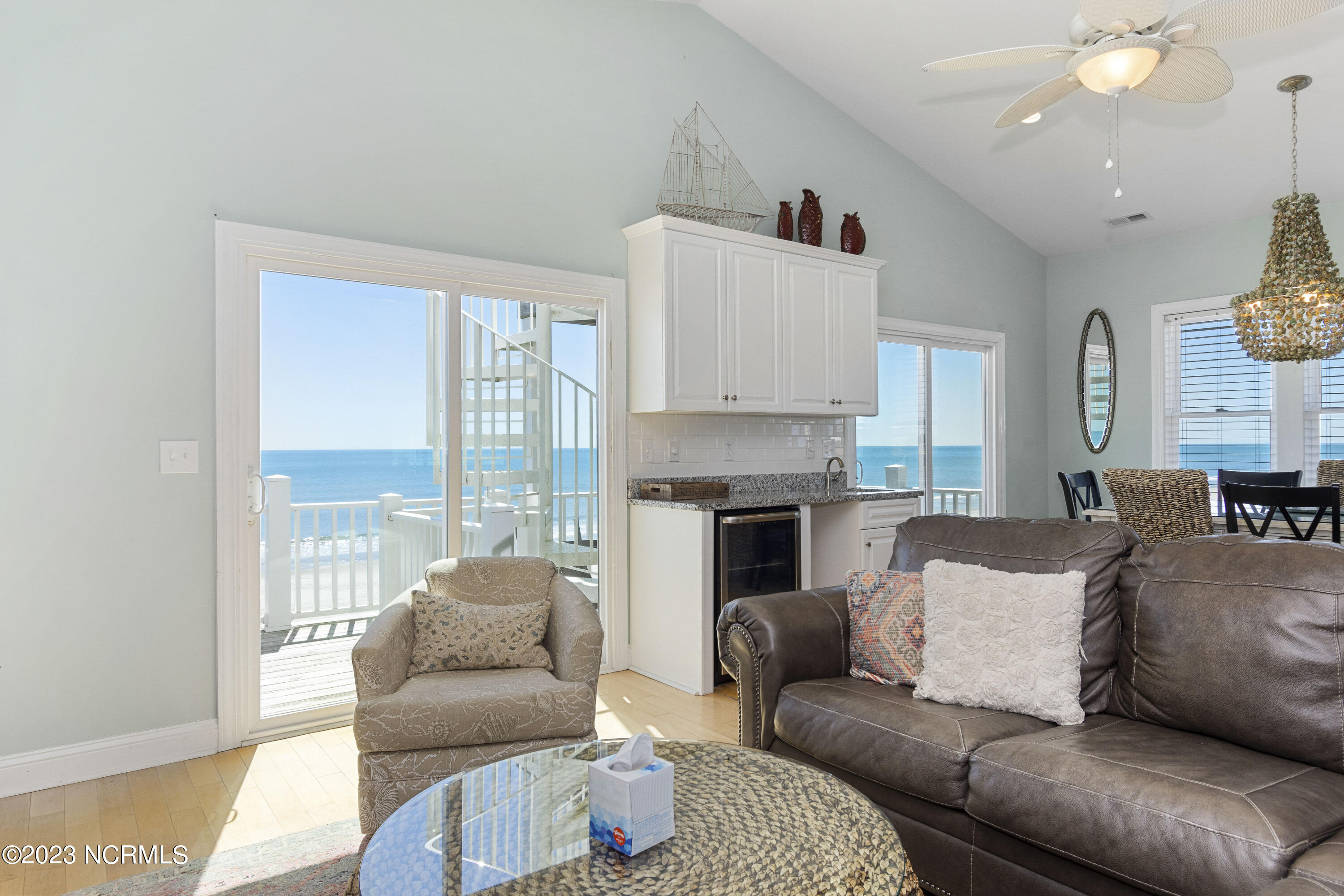 100565817 | Photo 13